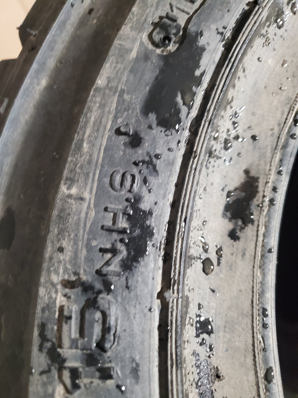 NOS MALHOTRA NHS BSW  28 9 15 16PLY FORKLIFT TIRE M28915