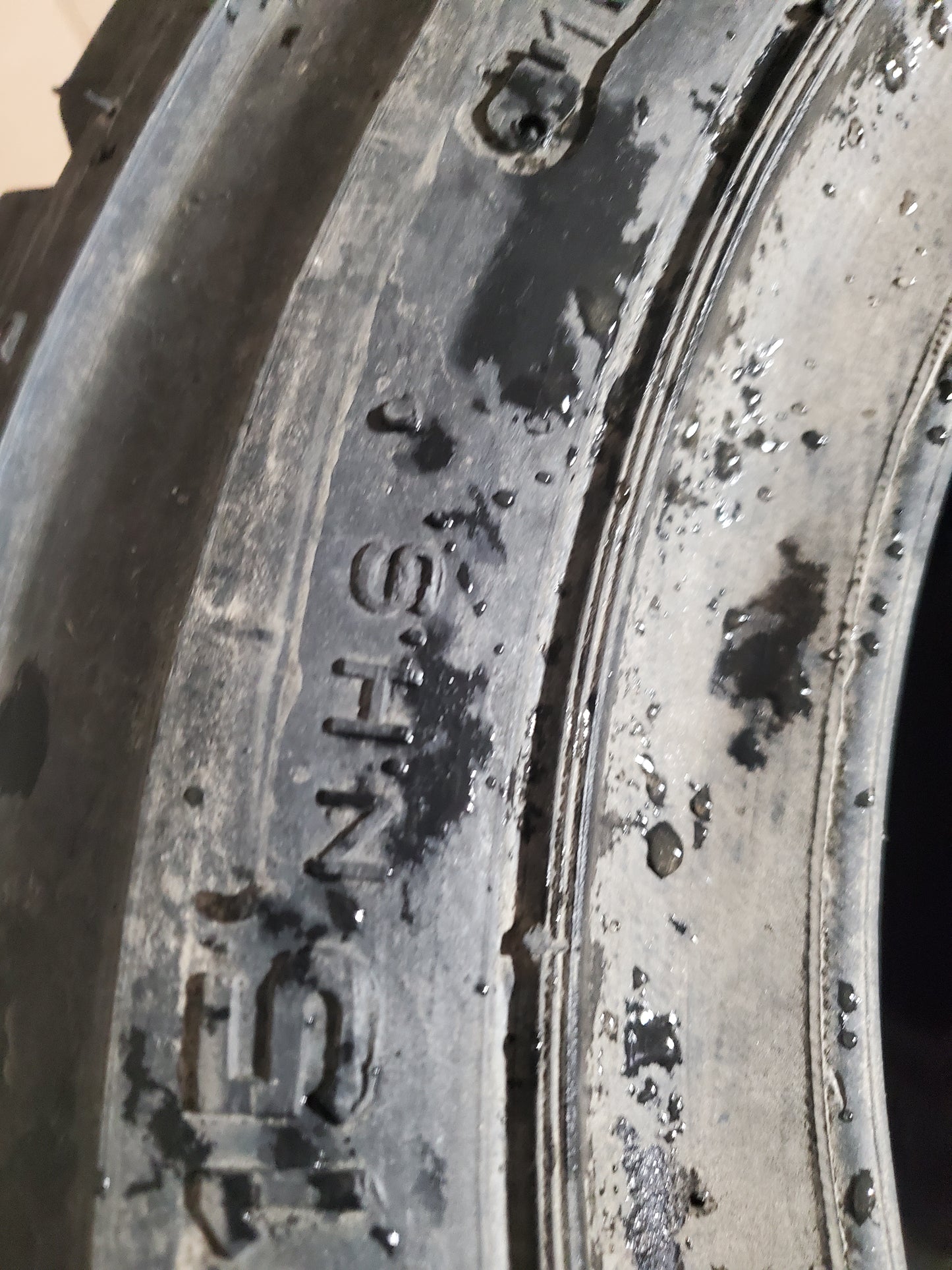 NOS MALHOTRA NHS BSW  28 9 15 16PLY FORKLIFT TIRE M28915