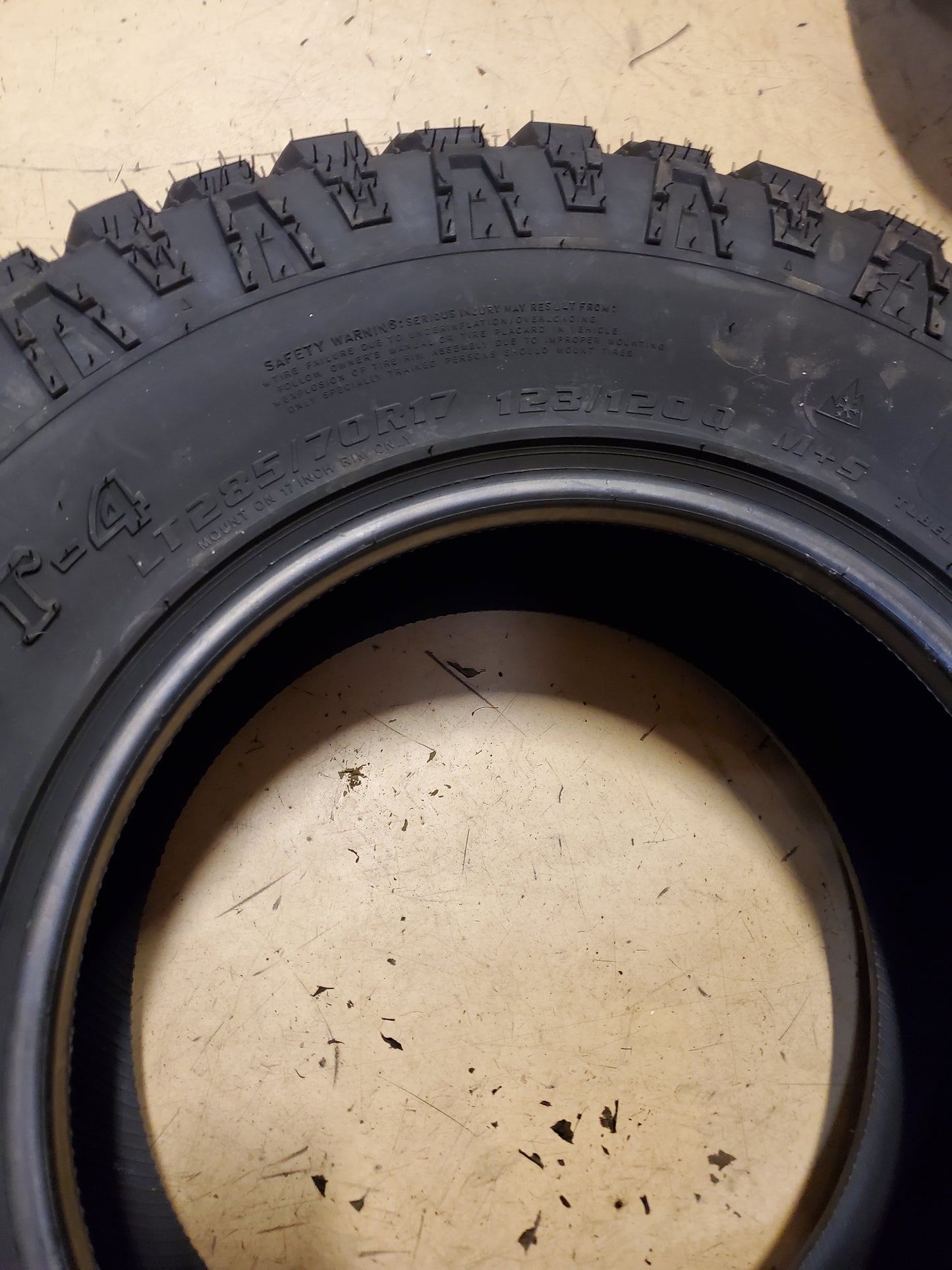KANATI TRAIL HOG A/T-4 LT 285 70 17 123/120Q 10PLY ALL TERRAIN TIRE LTH1728570E