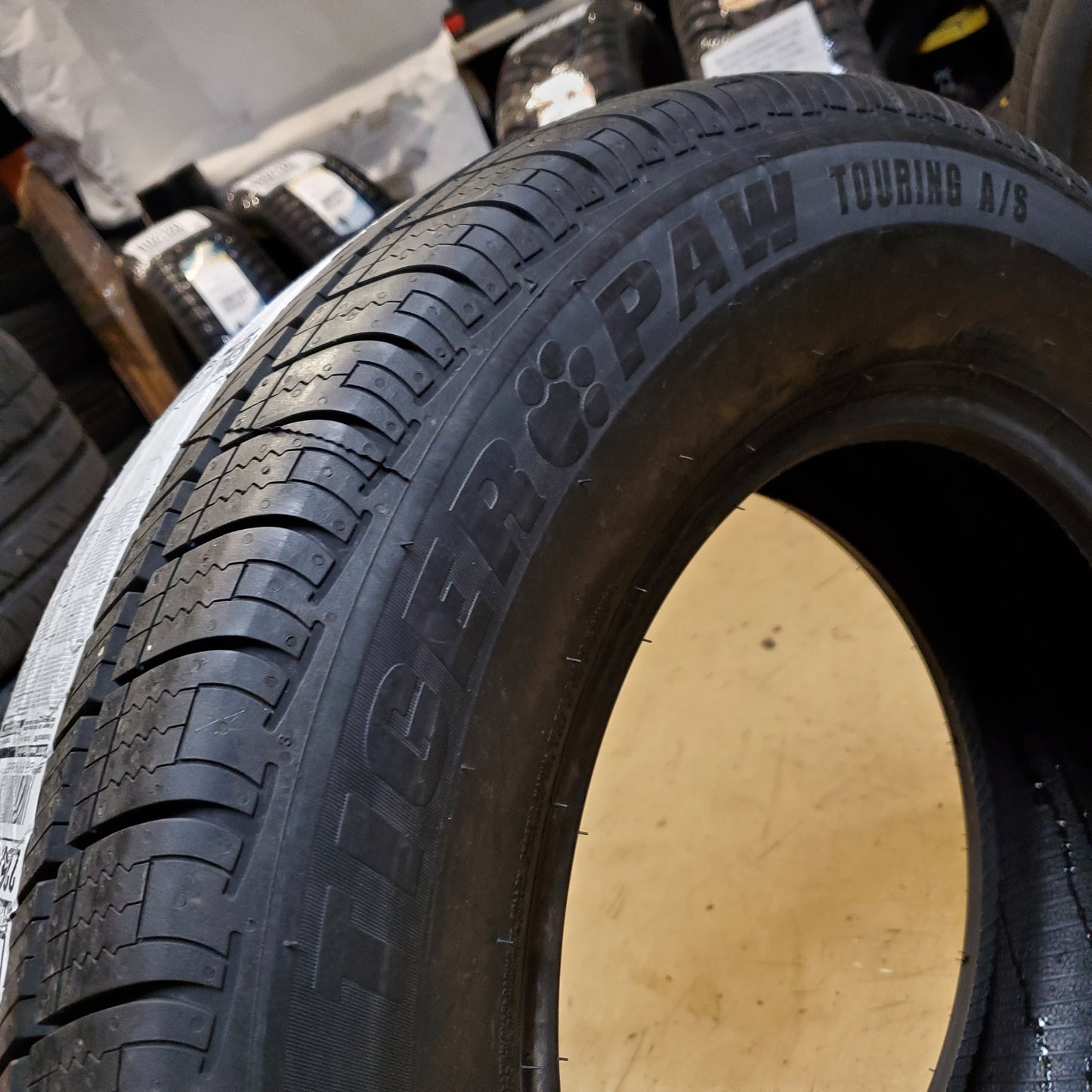 UNIROYAL TIGER PAW TOURING A/S DT P 225 65 16 100H SL ALL SEASON TIRE 90665