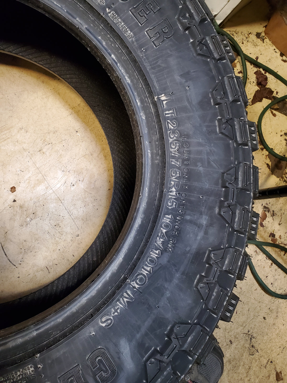 CENTENNIAL DIRT COMMANDER M/T BSW LT 235 75 15 104/101Q 4PLY MUD TERRAIN TIRE TCD1523575C