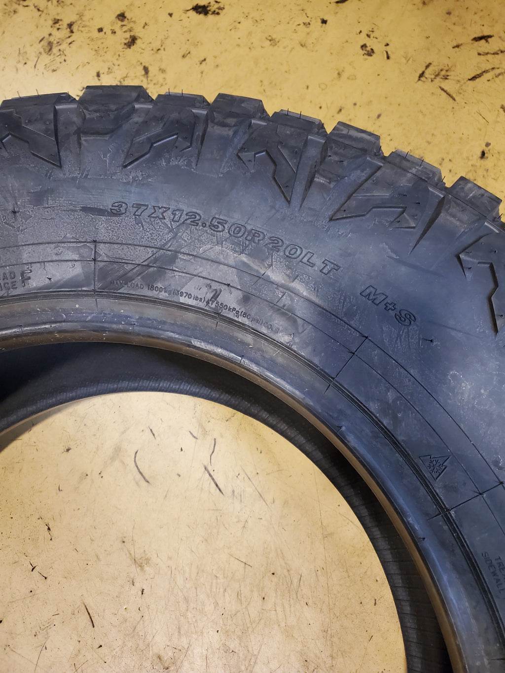 MAXXIS RAZR AT BSW LT 37 12.5 20 128R 12PLY ALL TERRAIN TIRE TL00049900