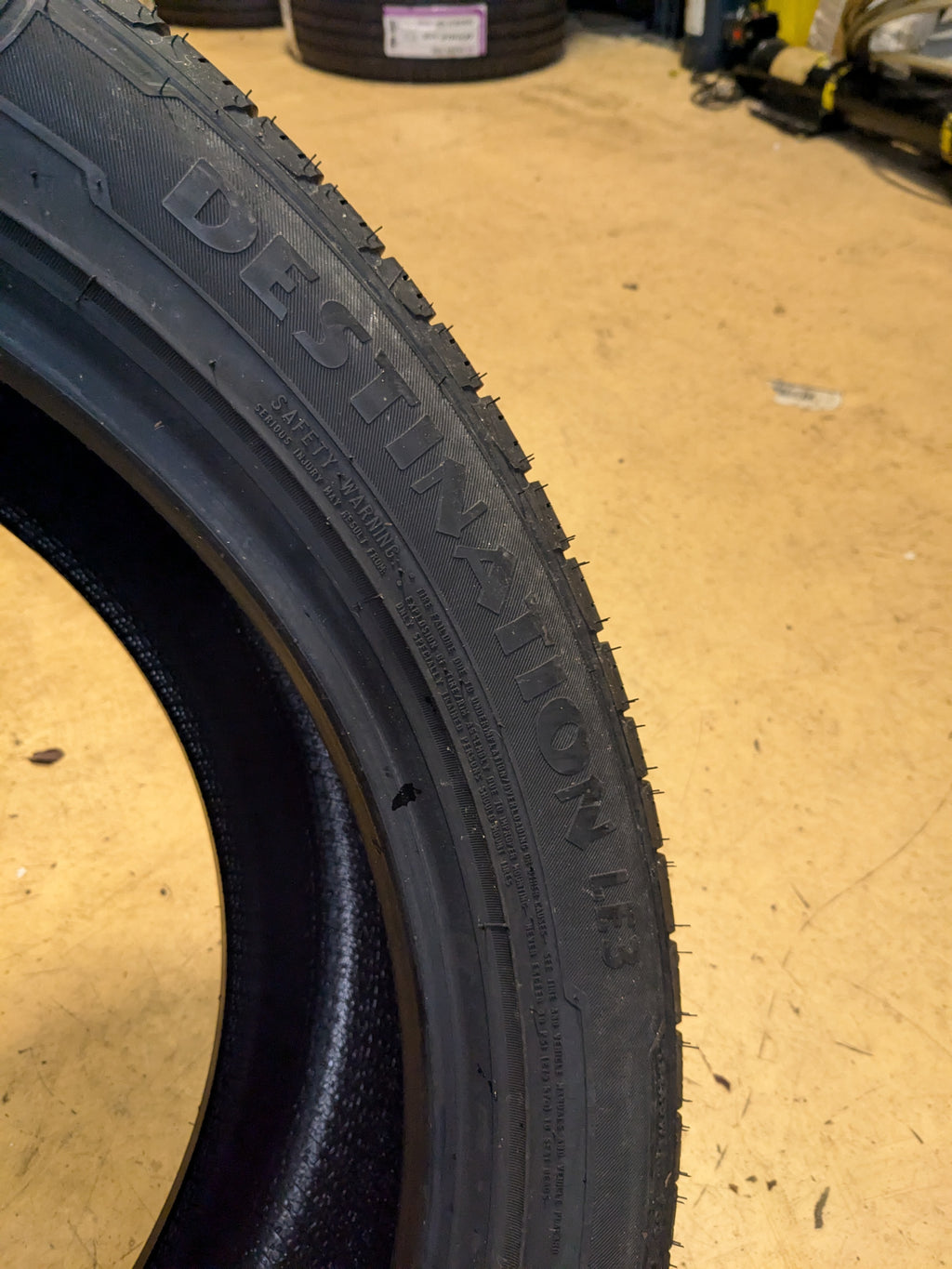 FIRESTONE DESTINATION LE3 BSW P 285 45 22 110H SL ALL SEASON TIRE 005413