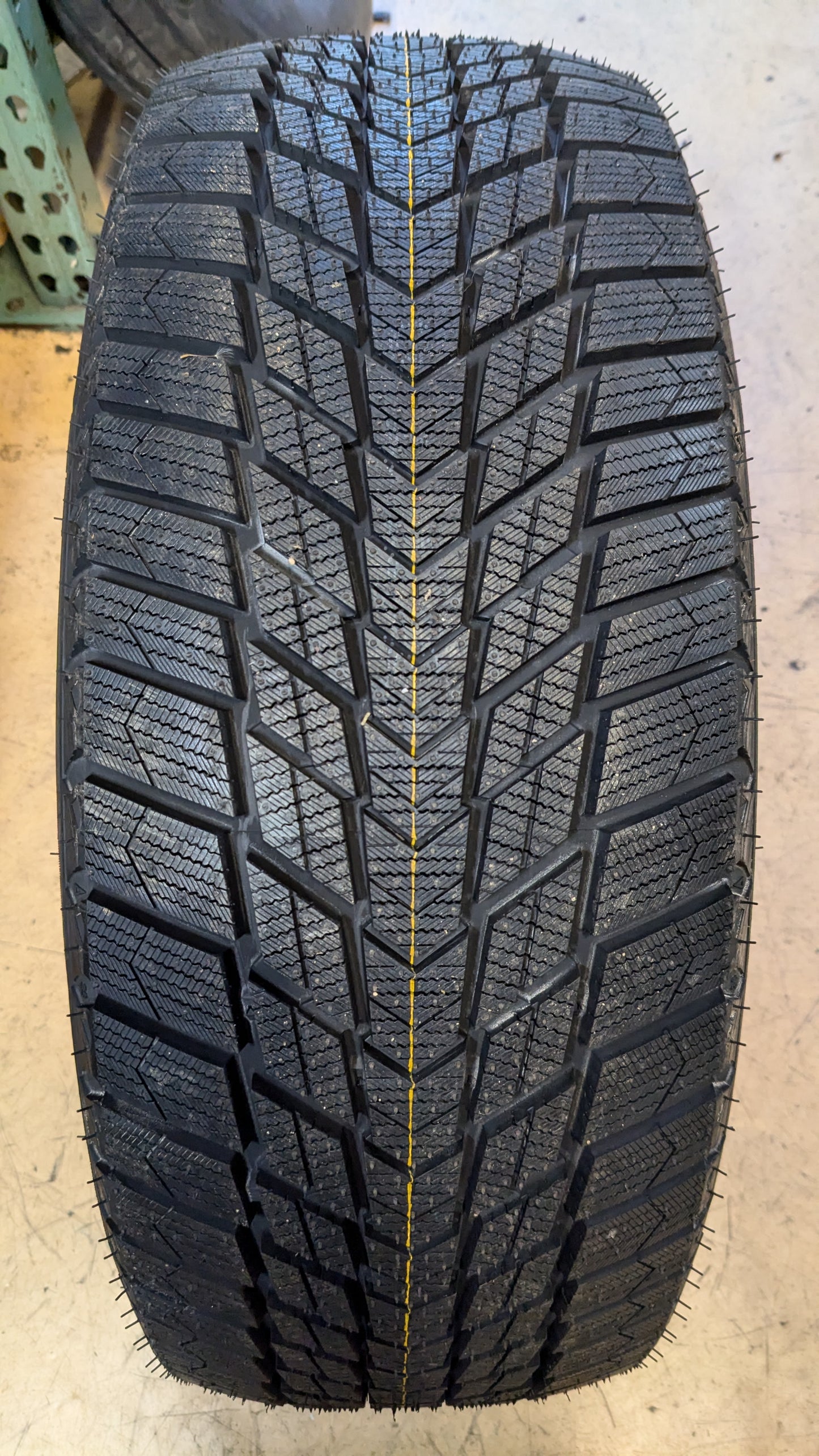 NEXEN WINGUARD ICE PLUS BSW P 235 60 16 104T WINTER TIRE 16144NXK