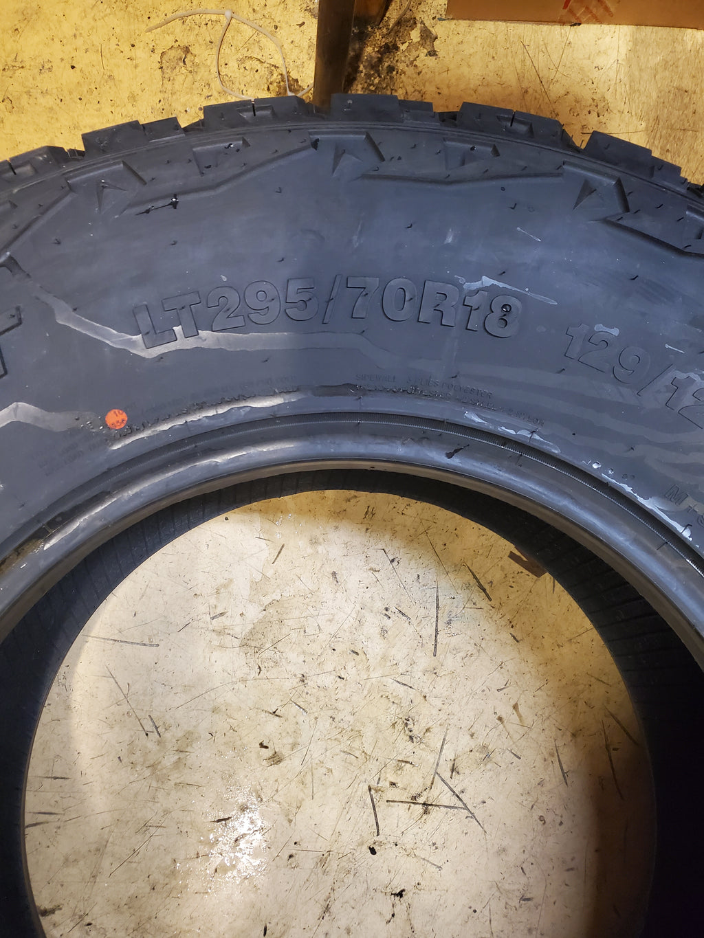 VENOM POWER TERRA HUNTER X/T BSW LT 295 70 18 129/126R 10PLY TIRE SVPXT14