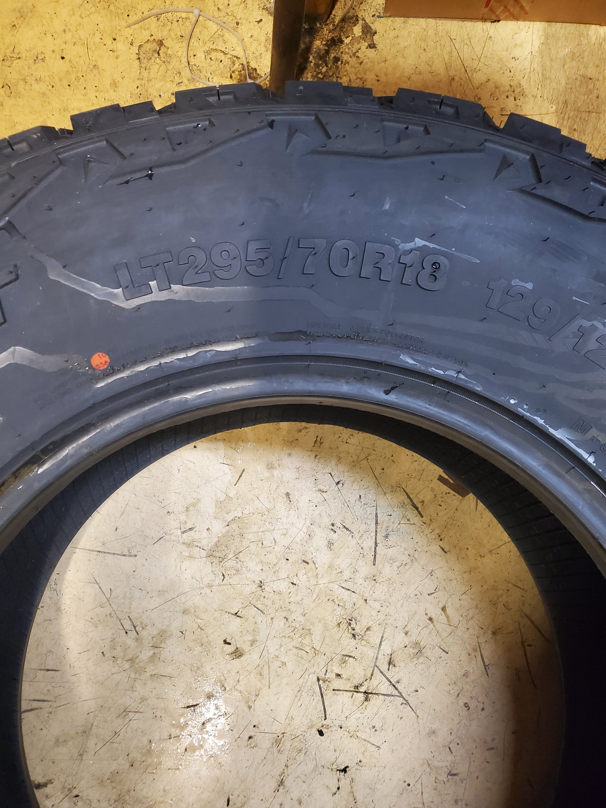 VENOM POWER TERRA HUNTER X/T BSW LT 295 70 18 129/126R 10PLY TIRE SVPXT14
