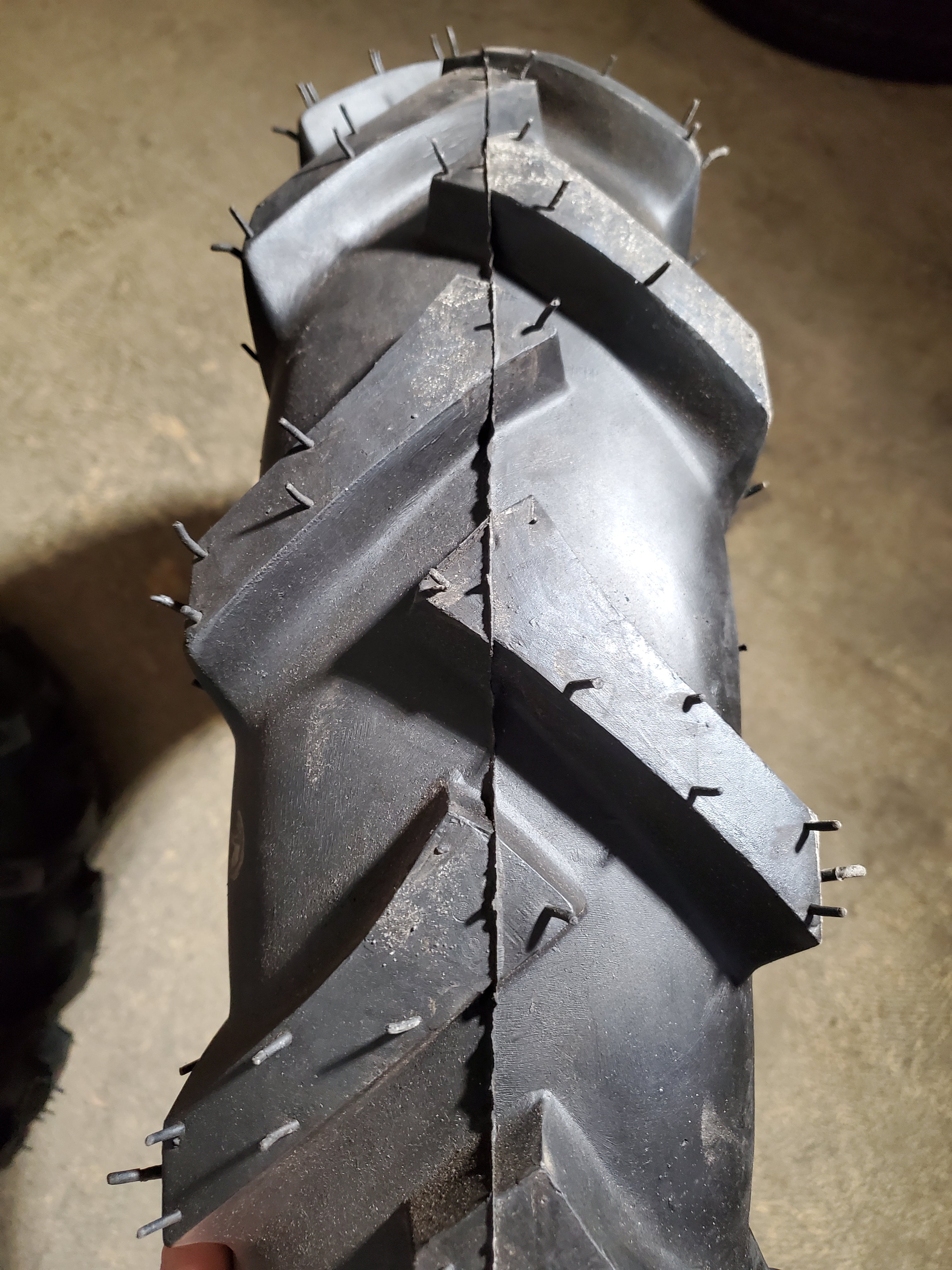 AGSTAR 1630 BSW  7 16  84AS 6PLY TRACTOR TIRE 300139625