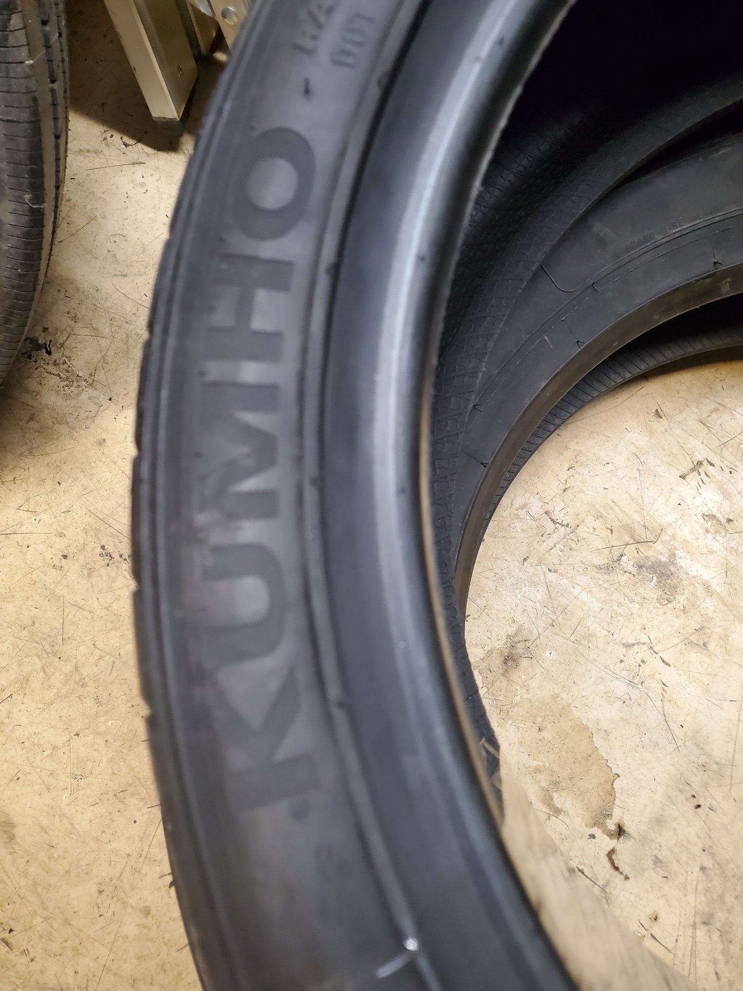 KUMHO MAJESTY SOLUS KU50 BSW P 225 40 18 88W ALL SEASON TIRE 2218603