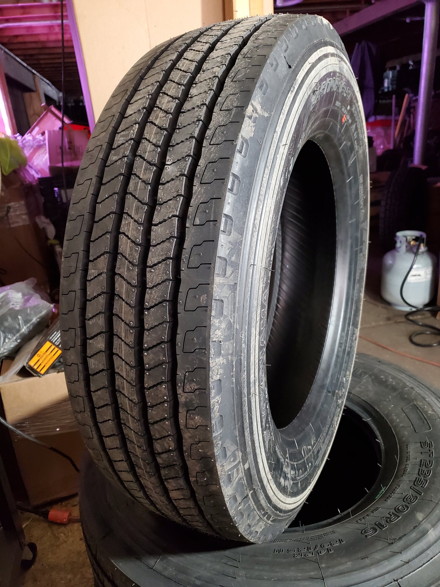 YOKOHAMA 124R BSW LT 225 70 19.5 128/126N 14PLY ALL POSITION TIRE 120112414