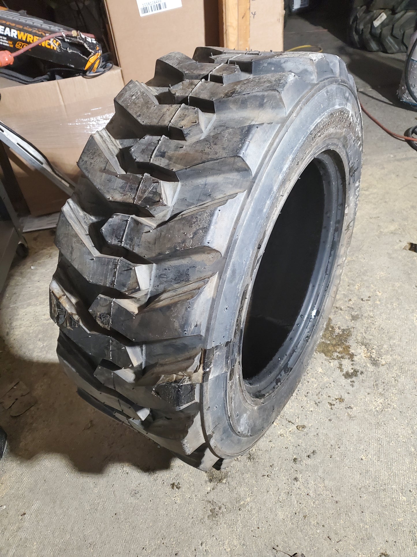 NOS DEESTONE D304 BSW  10-16.5 134A2 10PLY FORKLIFT TIRE DS6105