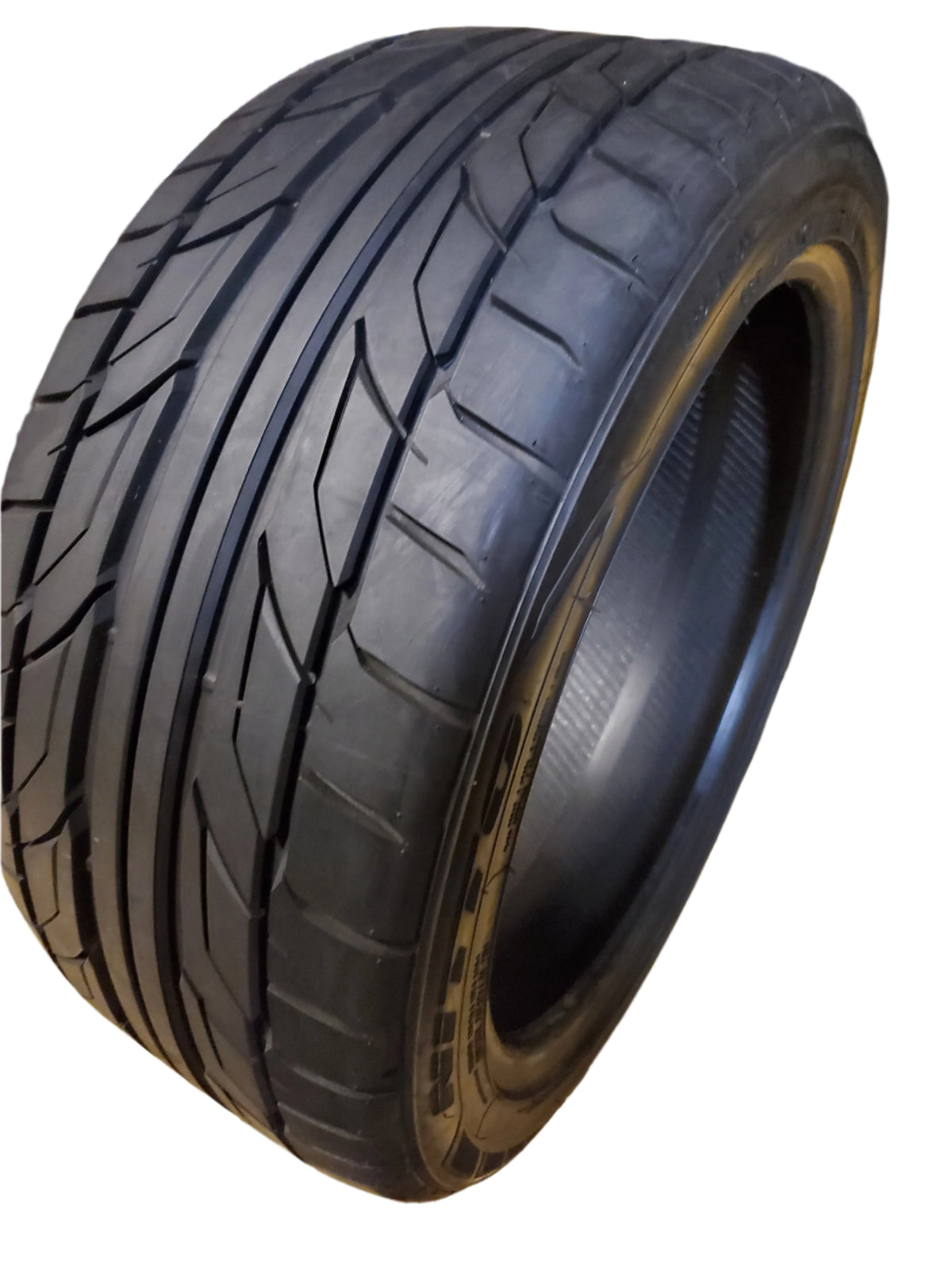 USED OS 9/32” NITTO NT555 G2 BSW P 265 40 19 102W XL UHP TIRE 211250