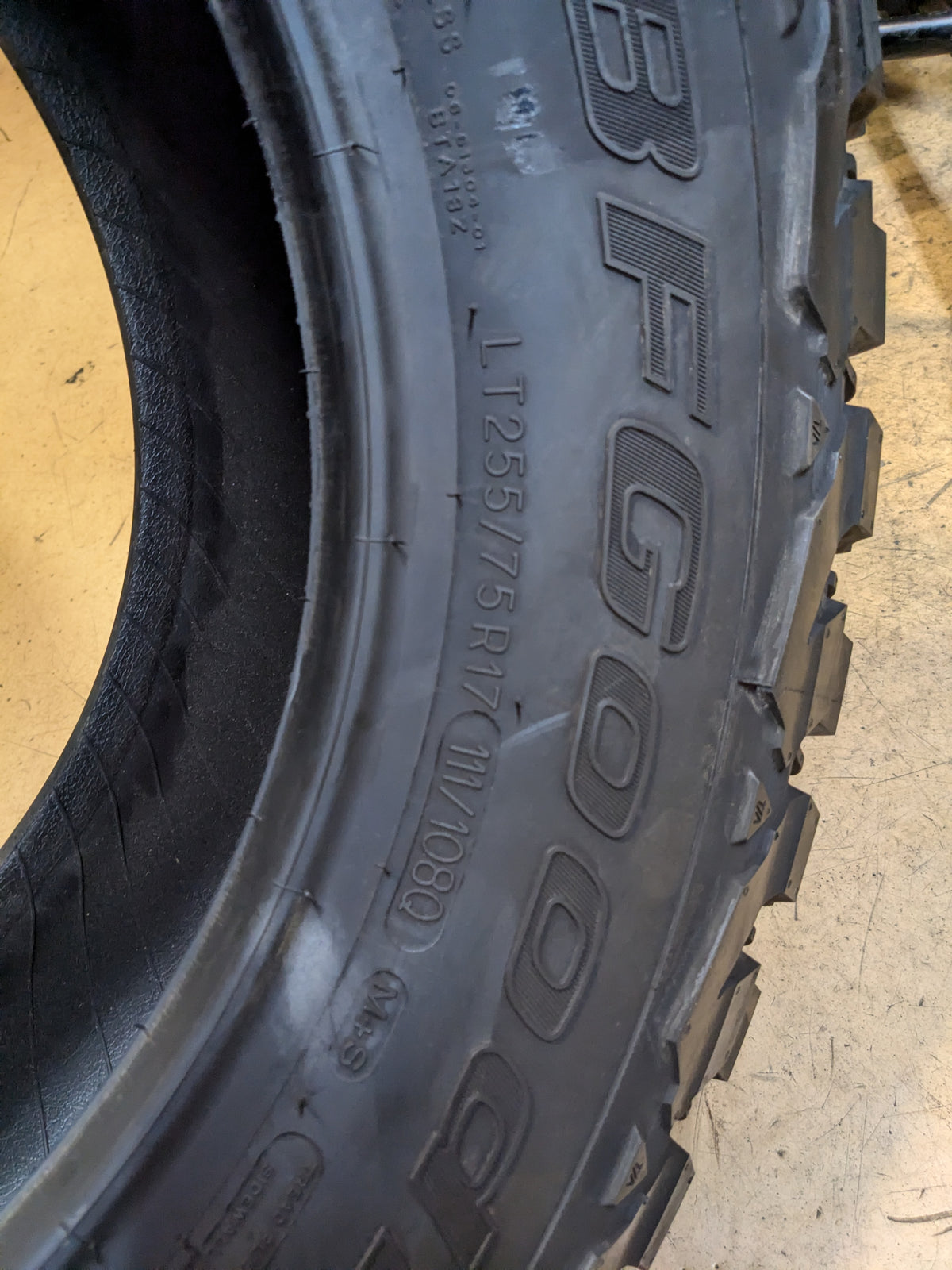 NOS BFGOODRICH MUD TERRAIN T/A KM3 BSW LT 255 75 17 111/108Q 6PLY MUD TERRAIN TIRE 43996