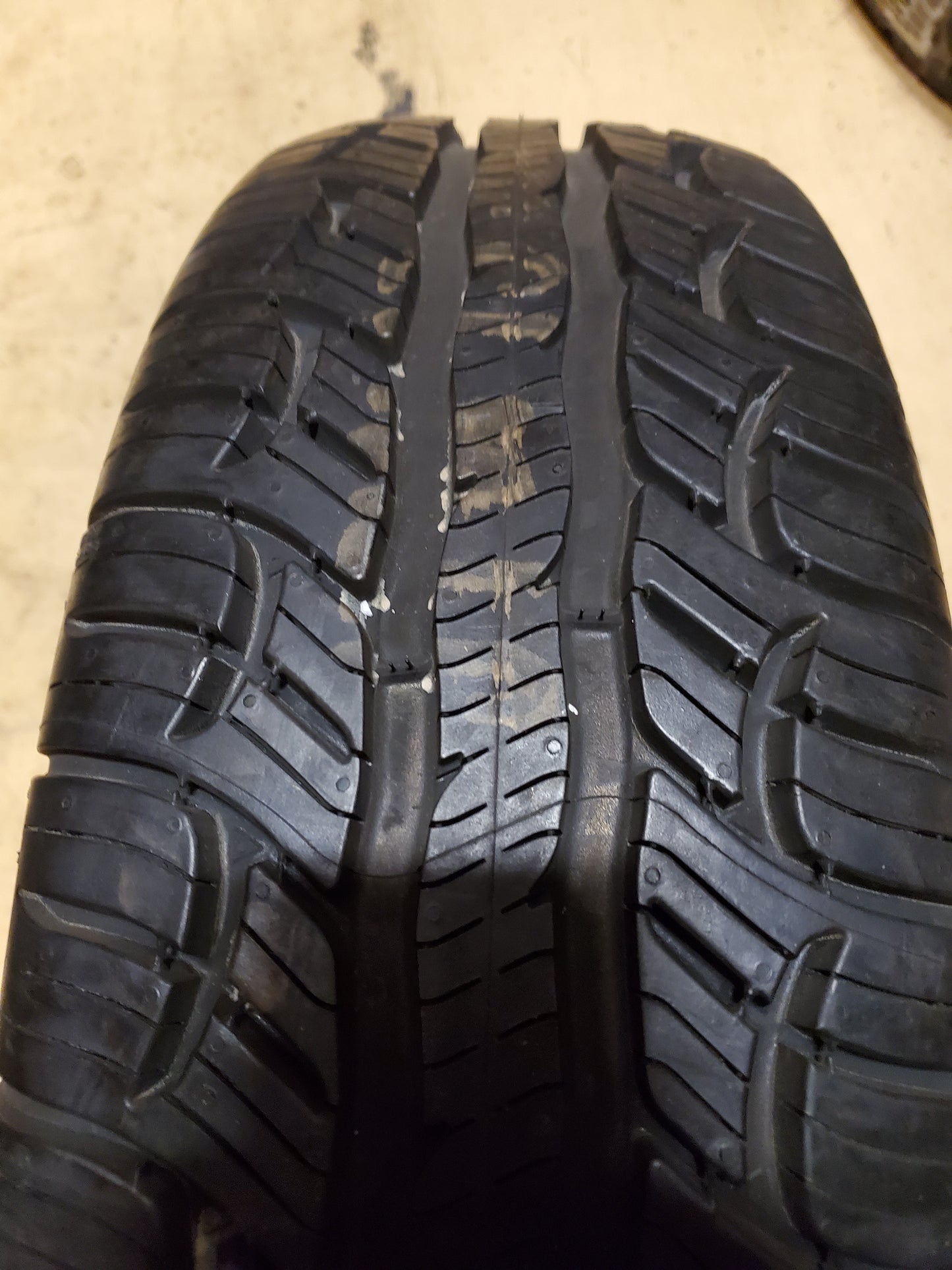 NOS BFGOODRICH ADVANTAGE T/A SPORT LT BSW P 215 70 16 100T SL ALL SEASON TIRE 36049
