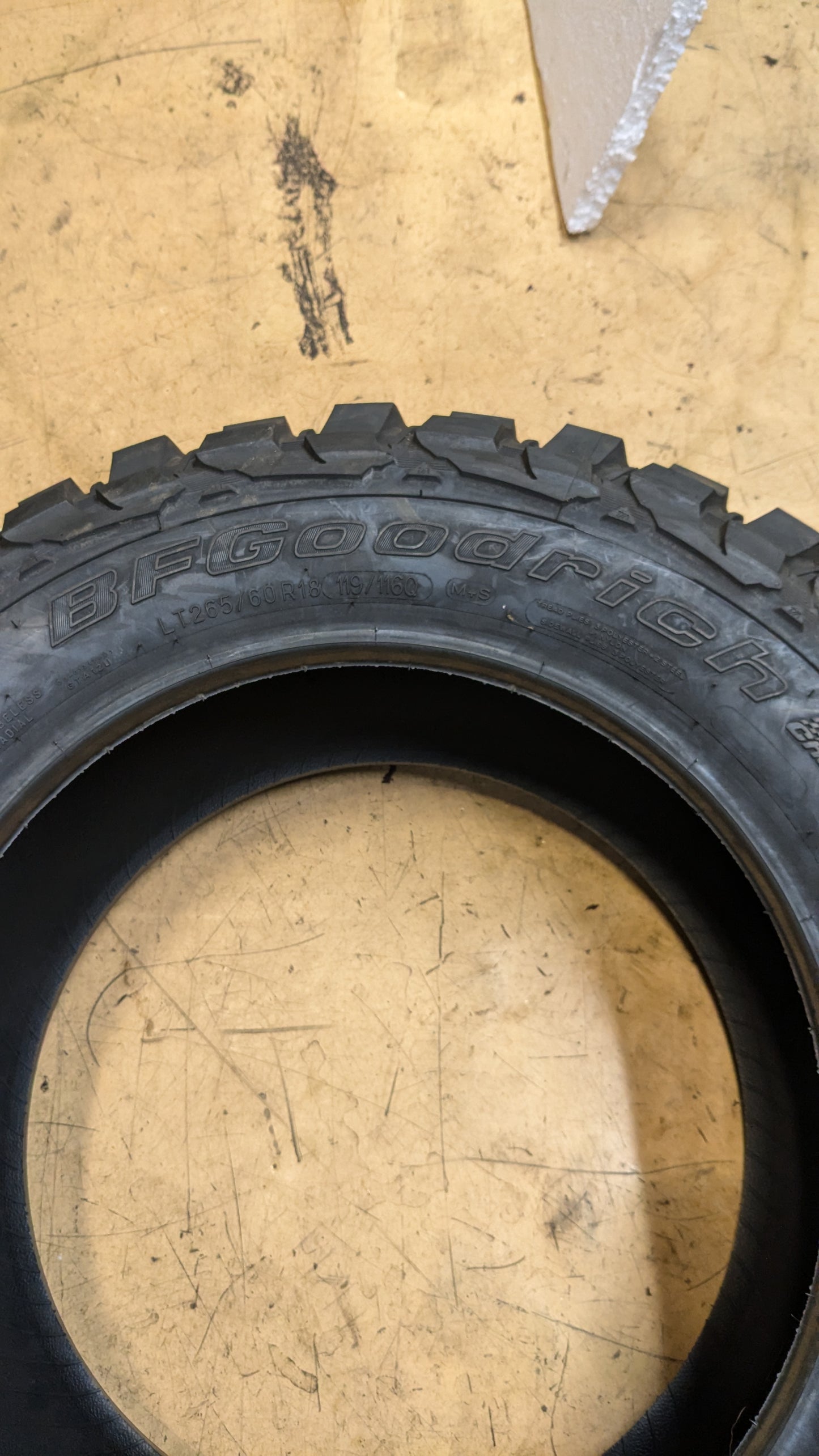 BFGOODRICH MUD TERRAIN T/A KM3 BSW LT 265 60 18 119/116Q 10PLY 81901