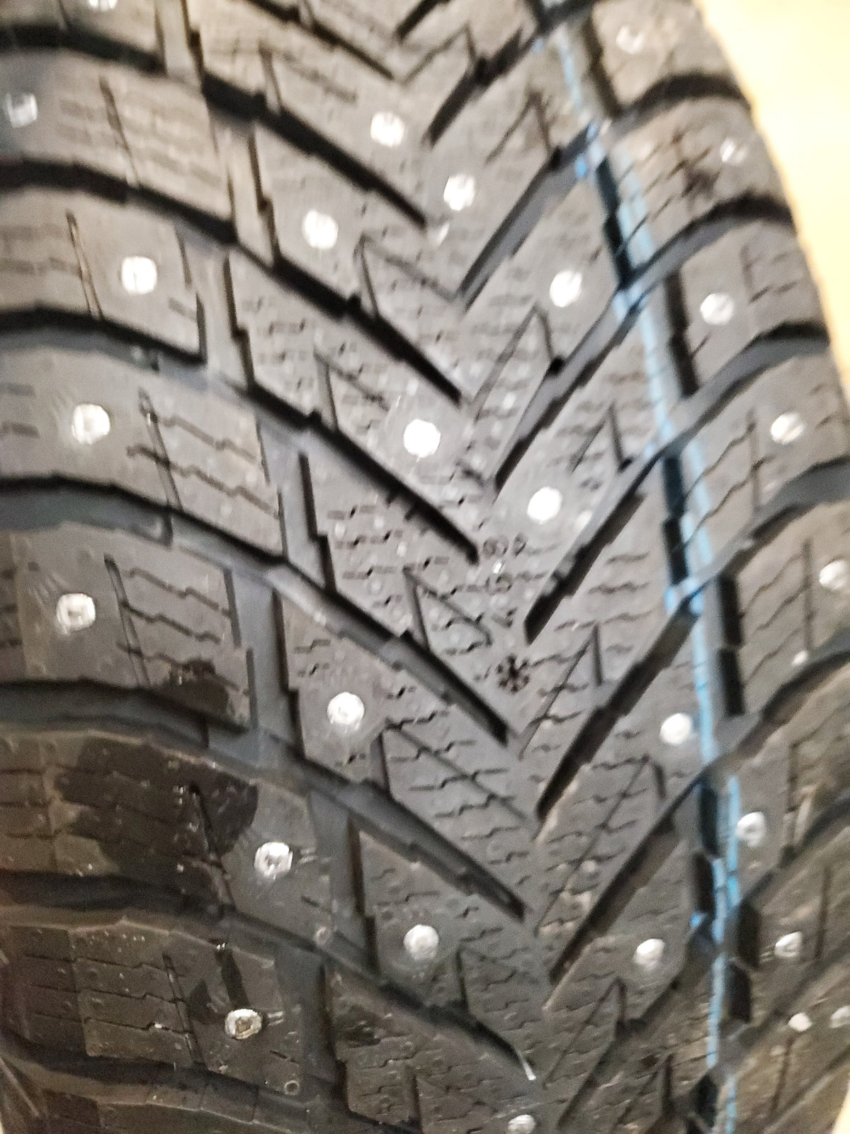 2 NOKIAN HAKKAPELITTA 10 SUV (STUDDED) BSW LT 235 50 18 103T XL WINTER TIRE TS32484