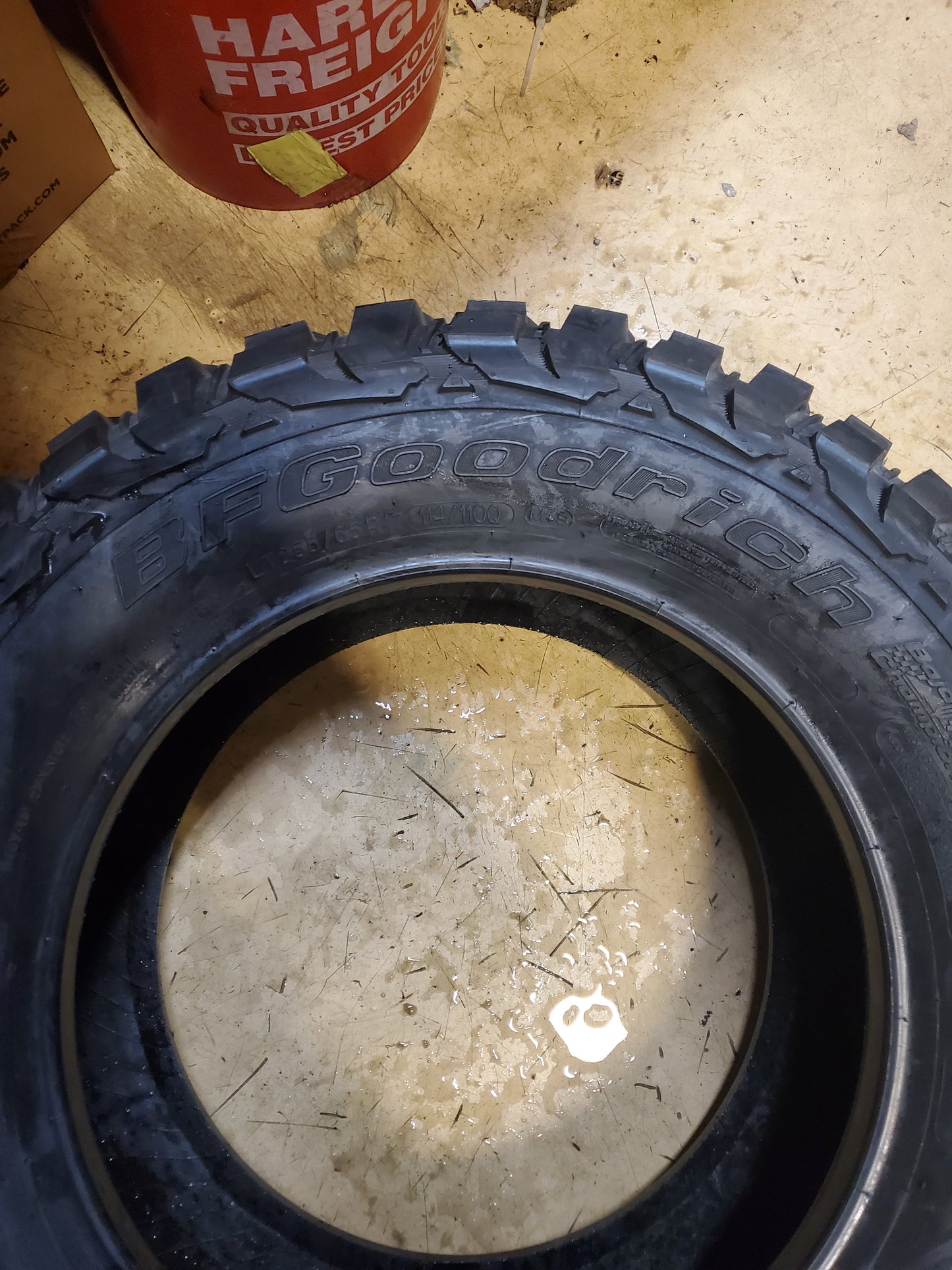 BFGOODRICH MUD TERRAIN T/A KM3 BSW LT 255 65 17 114/110Q 8PLY MUD TIRE 09656