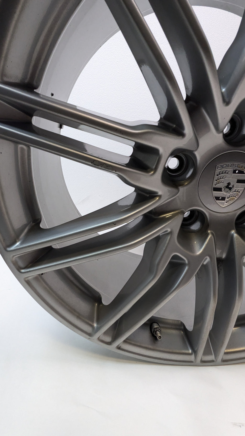 4 USED GENUINE PORSCHE CAYENNE 21X10 ET 60 5LUG SILVER WHEELS 7P5.601.025.H