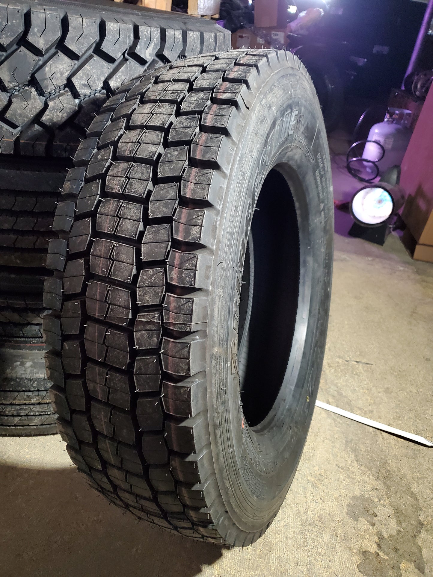 BRIDGESTONE M729 BSW LT 245 70 19.5 136/134L 16PLY DRIVE TIRE 227040