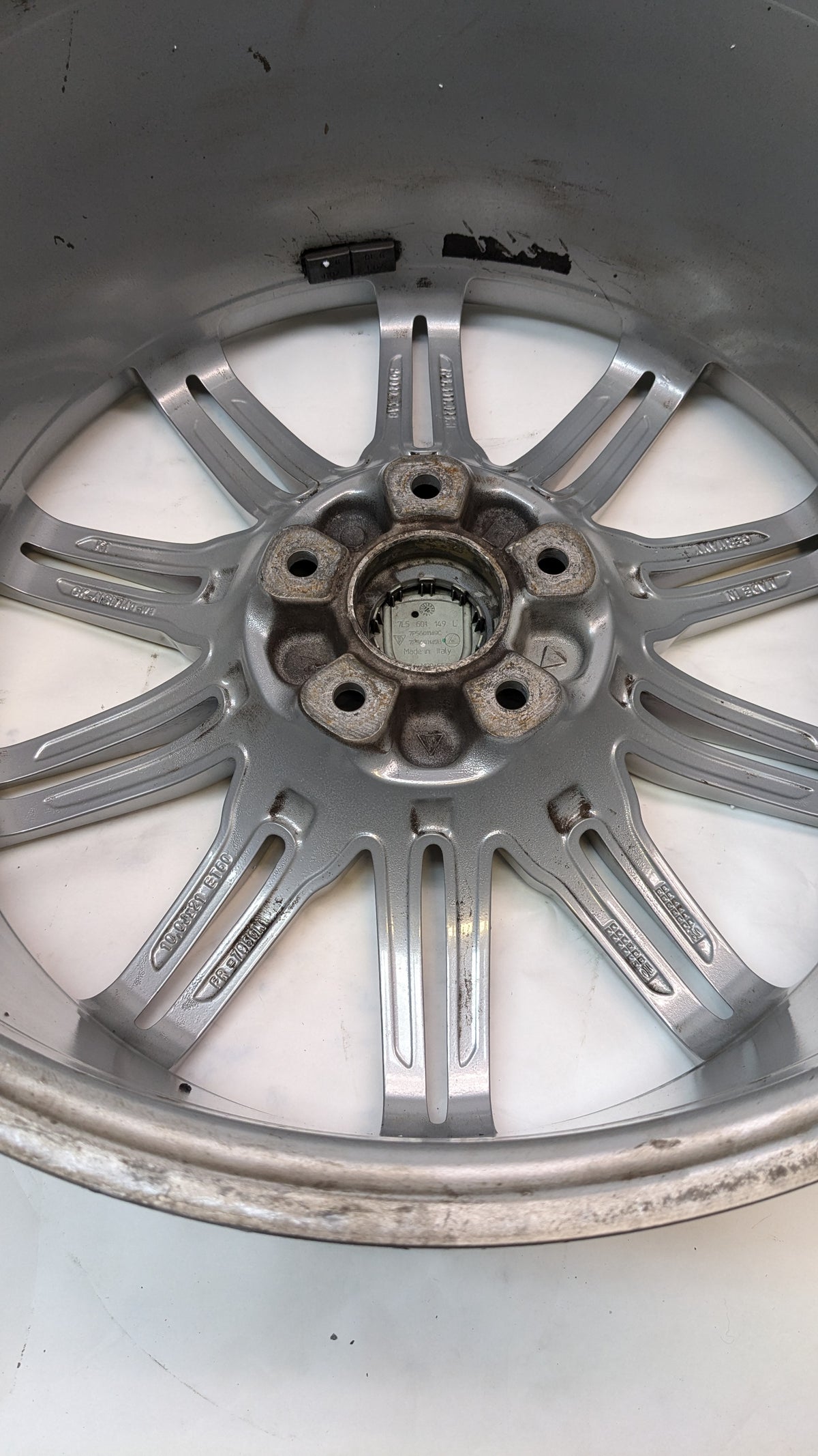 4 USED GENUINE PORSCHE CAYENNE 21X10 ET 60 5LUG SILVER WHEELS 7P5.601.025.H