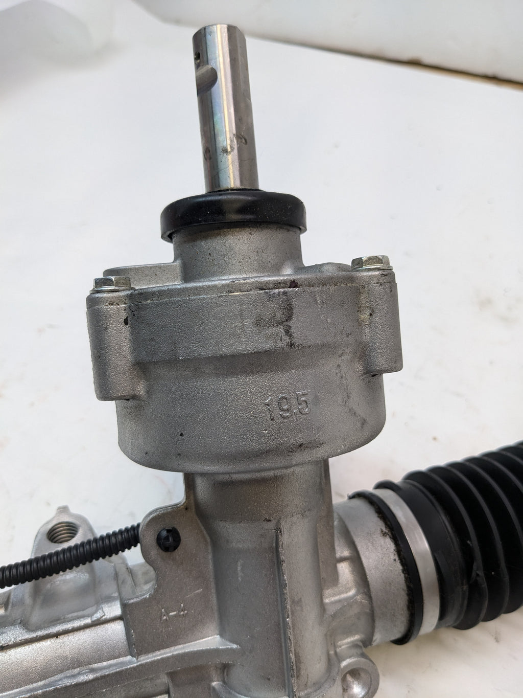 GENUINE FOMOCO RACK AND PINION ASSEMBLY FORD EXPLORER A0033092