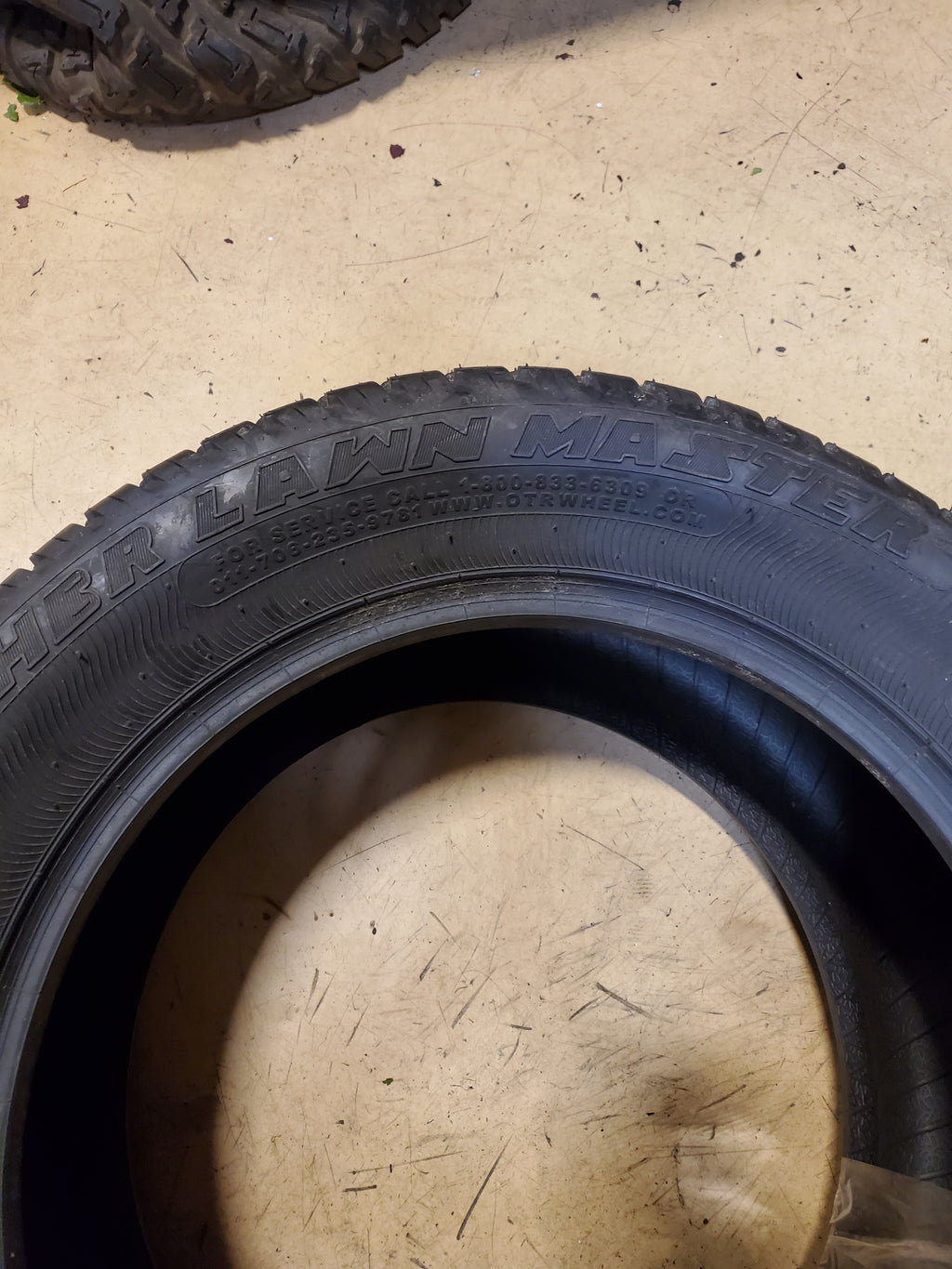 ARMSTRONG HBR LAWN MASTER BSW 26 12 16 4PLY LAWN TIRE T870426120016