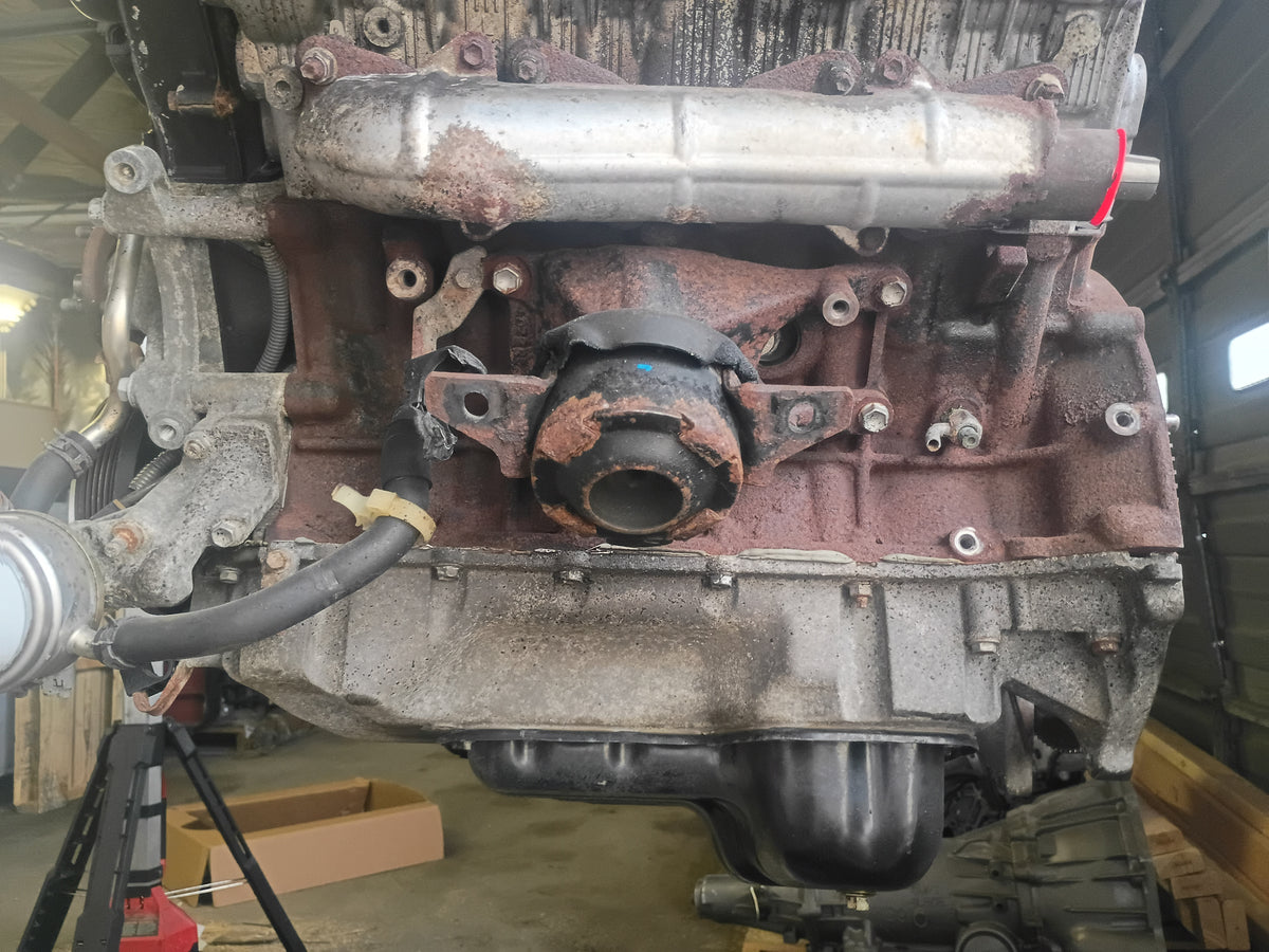 USED GENUINE ENGINE MOTOR 01-04 TOYOTA 4.7L V8 2UZ-N83FC