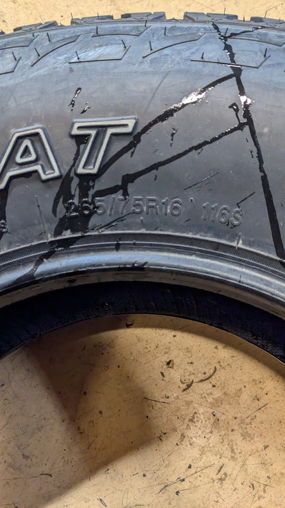 SUMMIT TRAIL CLIMBER AT OWL P 265 75 16 116S ALL SEASON TIRE 20902