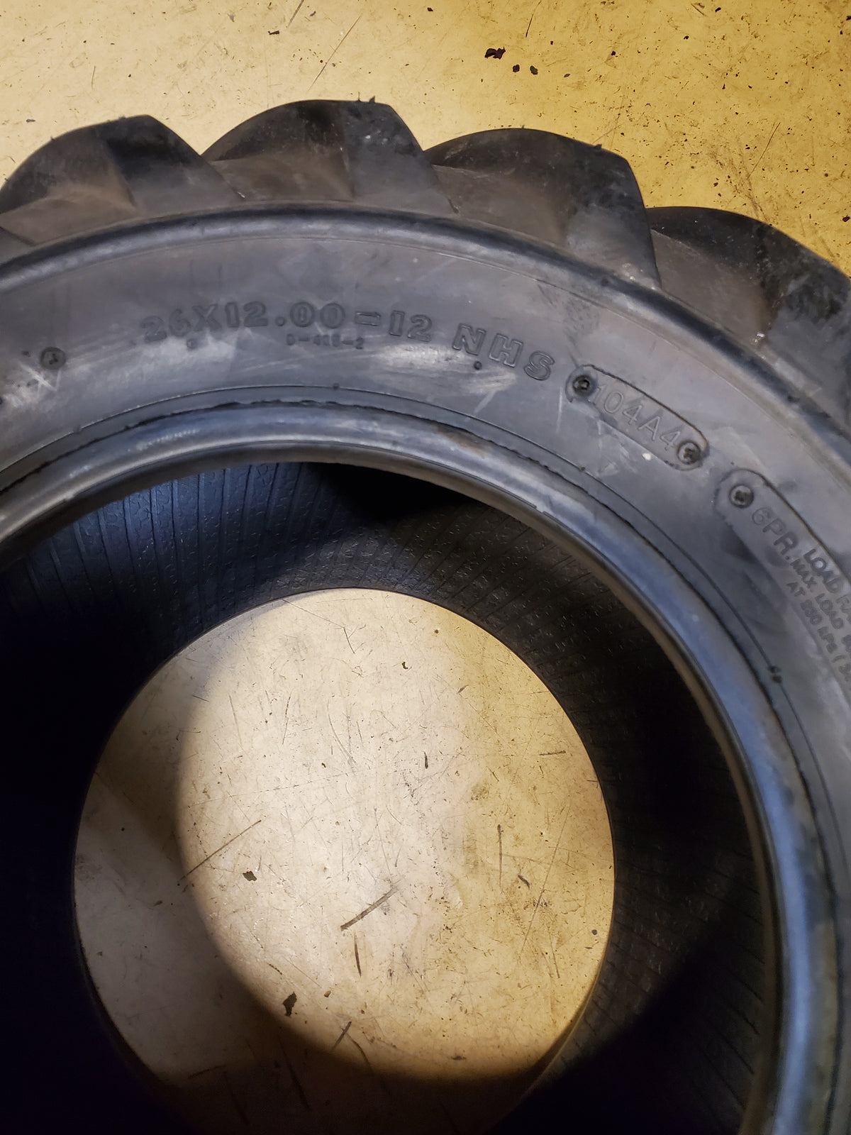 DEESTONE D405 104A4 BSW 26 12 12 6PLY LAWN TIRE DS5252