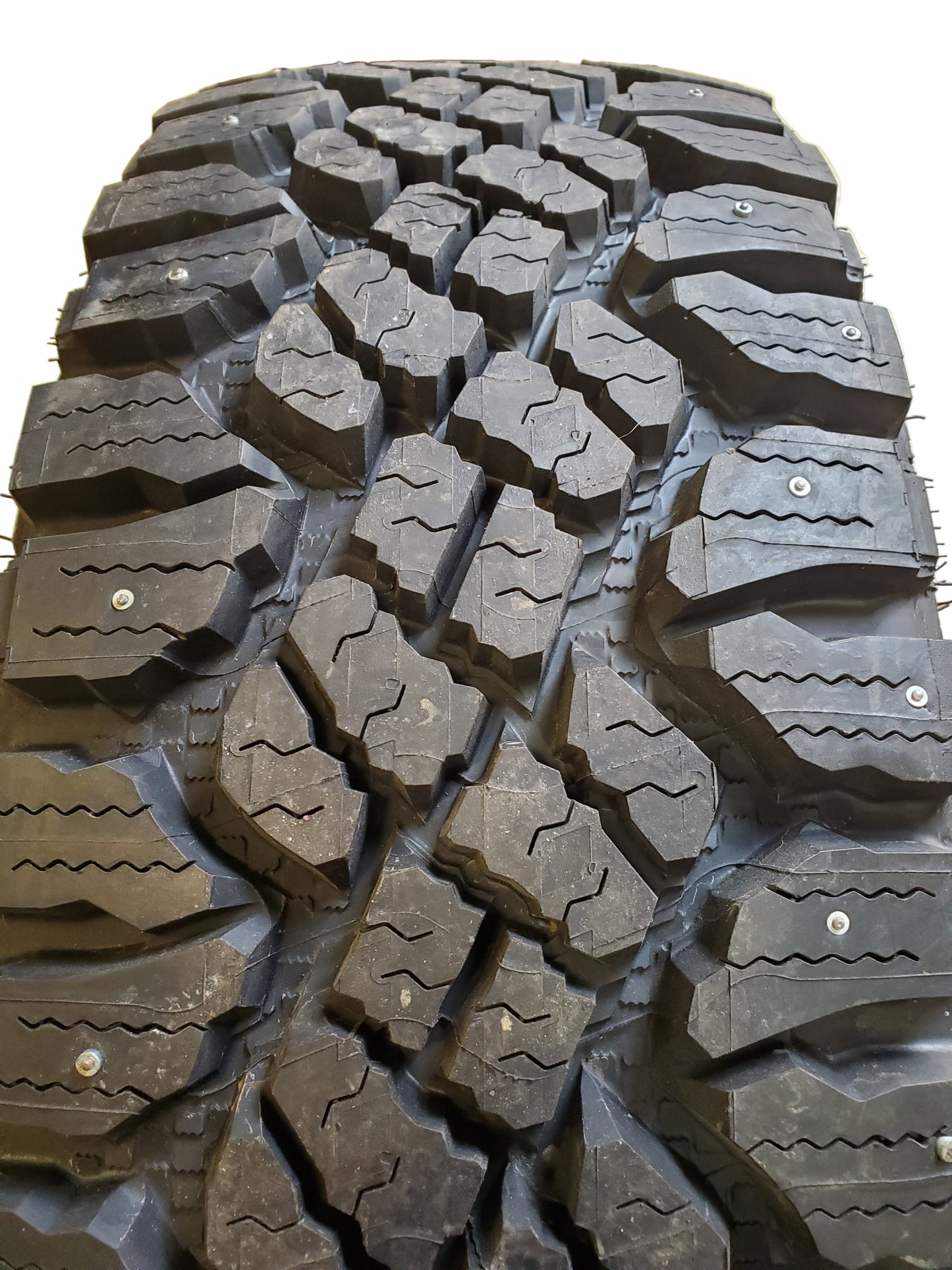 GOODYEAR WRANGLER DURATRAC STUDDED LT 265 70 17 121/118Q TIRE 312014142