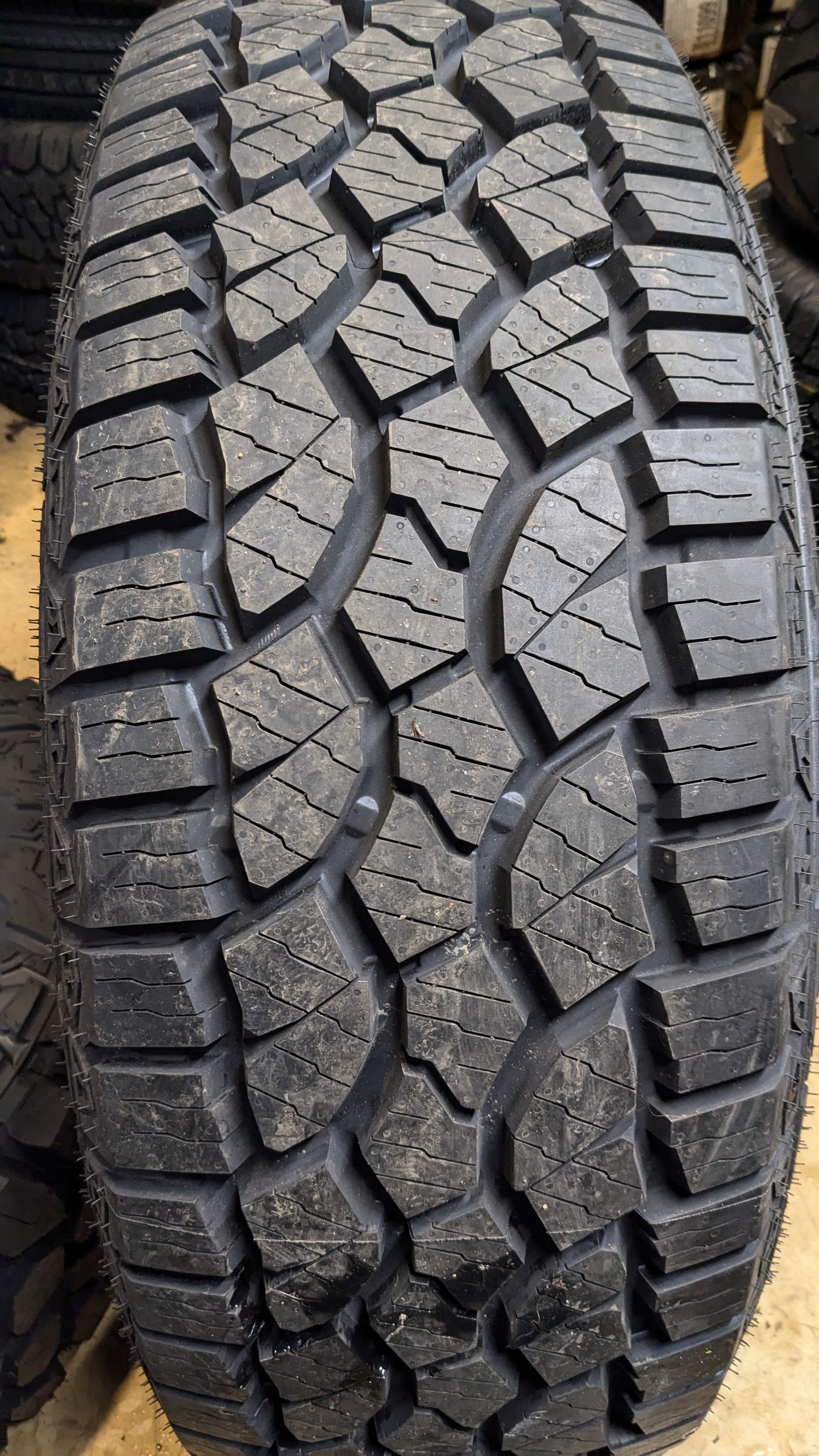 4 GREEN MAX OPTIMUM SPORT A/T RRL LT 275 60 20 123/120Q 10PLY TIRE 221028500