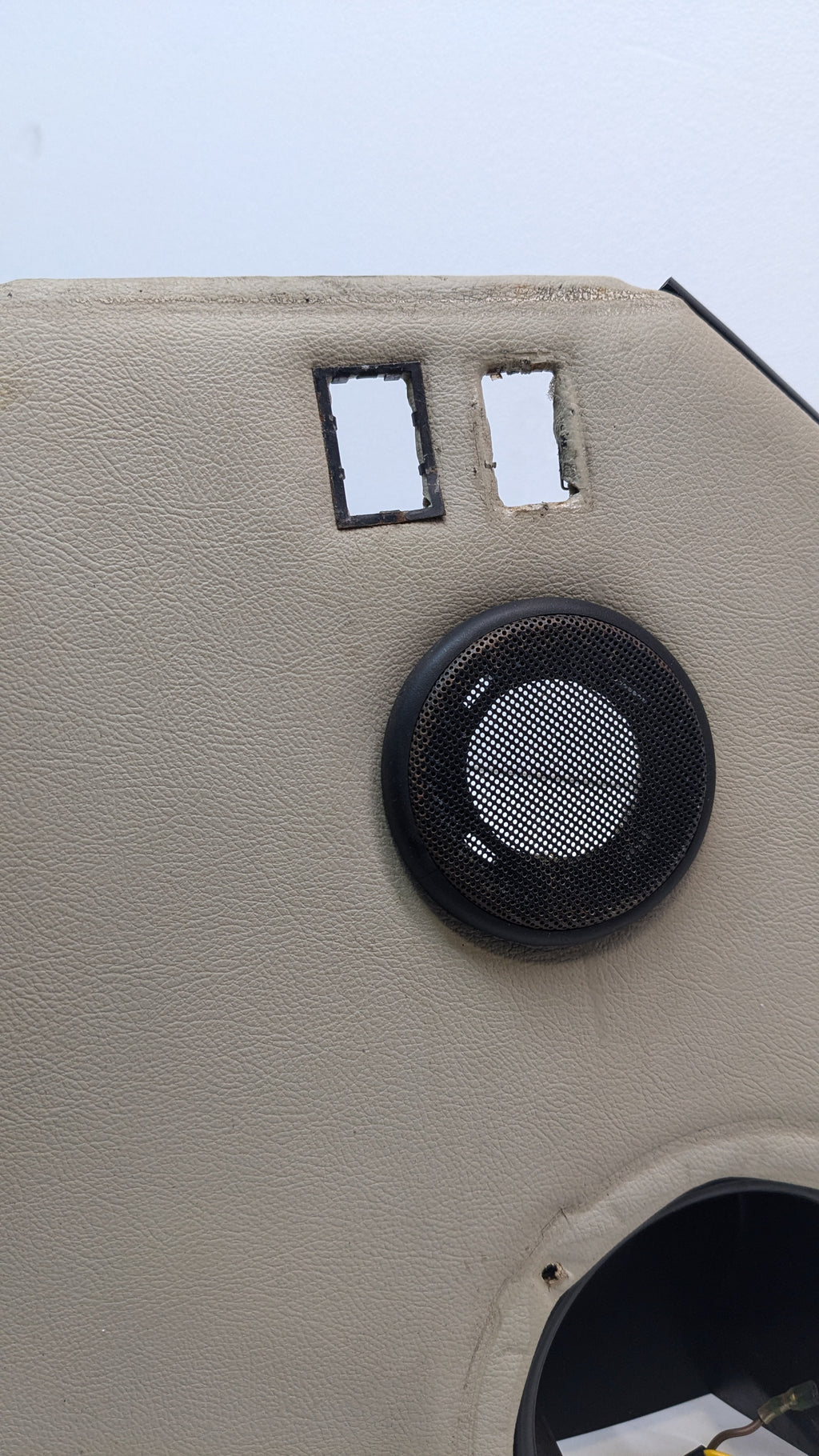 USED PORSCHE 911 CARRERA LEFT LEATHER DOOR PANEL WITH TWEETER AND HANDLE