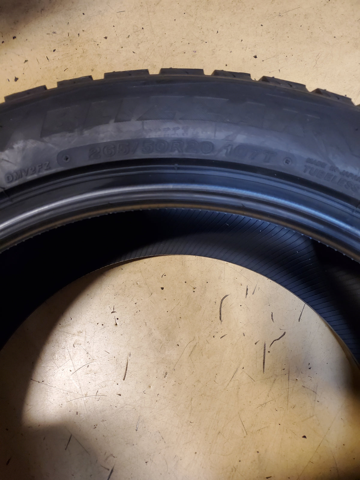 BRIDGESTONE BLIZZAK DM-V2 BSW P 265 50 20 107T WINTER TIRE 016032