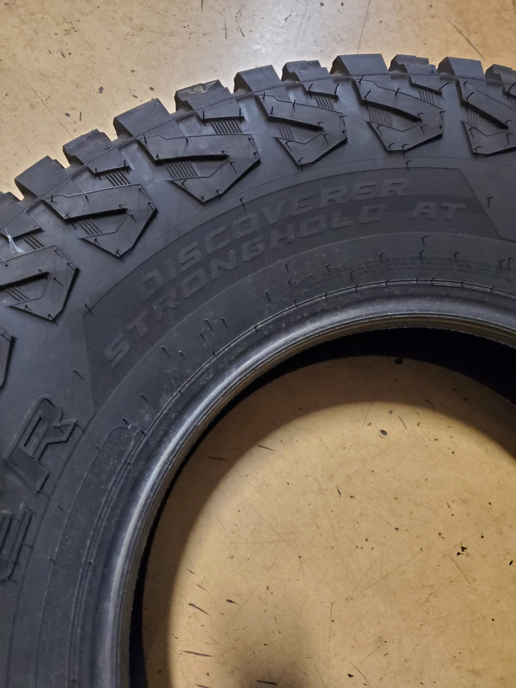 COOPER DISCOVERER STRONGHOLD AT LT 285 75 17 128/125S 10PLY TIRE 170286048