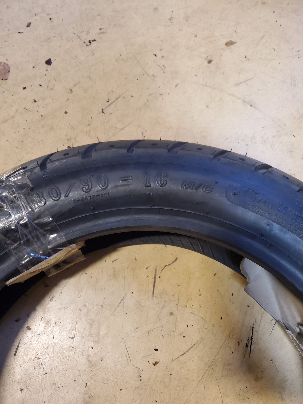 KENDA K657F BSW 130 90 16 74H FRONT MOTORCYCLE TIRE 046571618C1