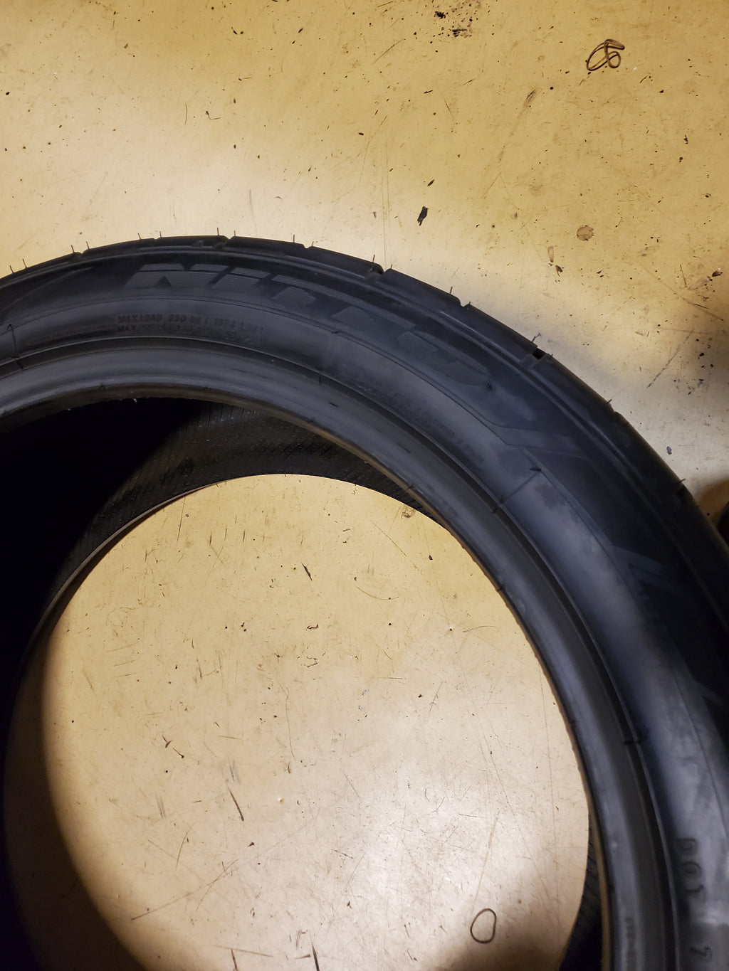 USED OS 9/32” NITTO NT555 G2 BSW P 265 40 19 102W XL UHP TIRE 211250