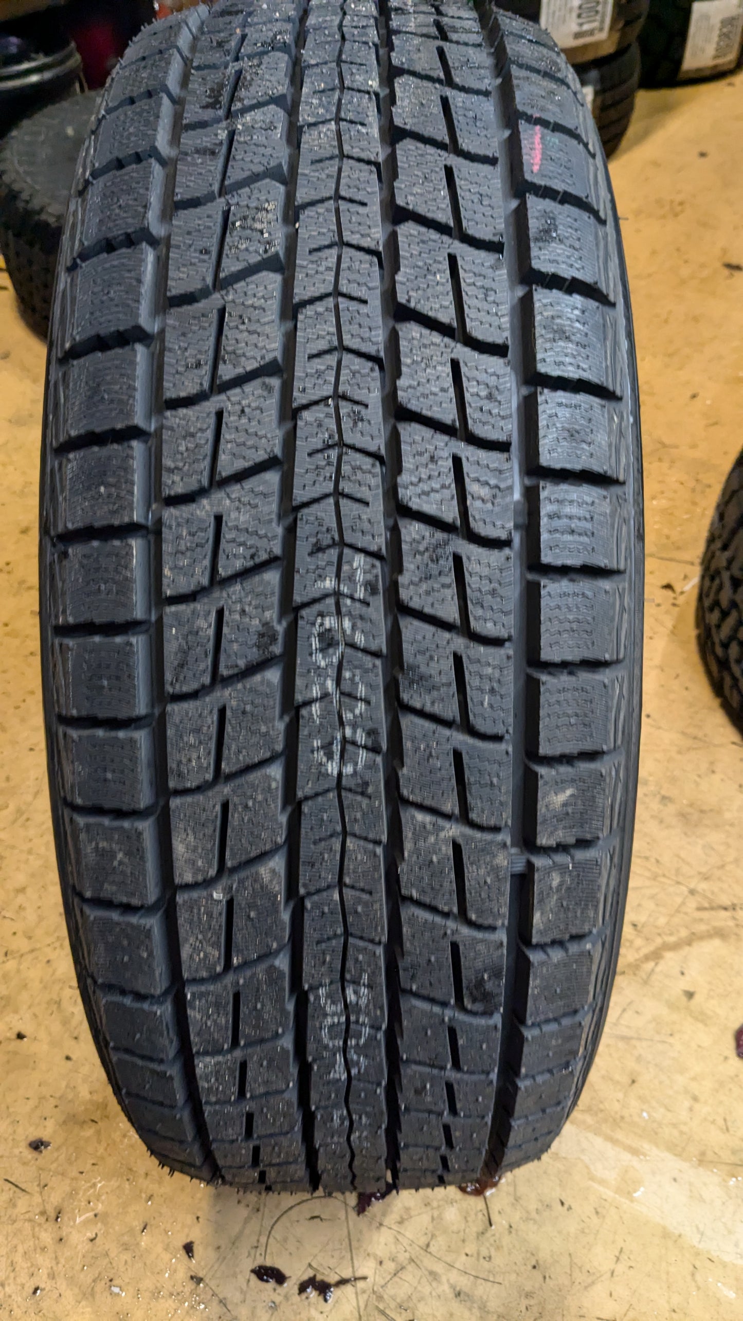 DUNLOP WINTER MAXX SJ8 BSW P 245 50 20 102R WINTER TIRE 290124128