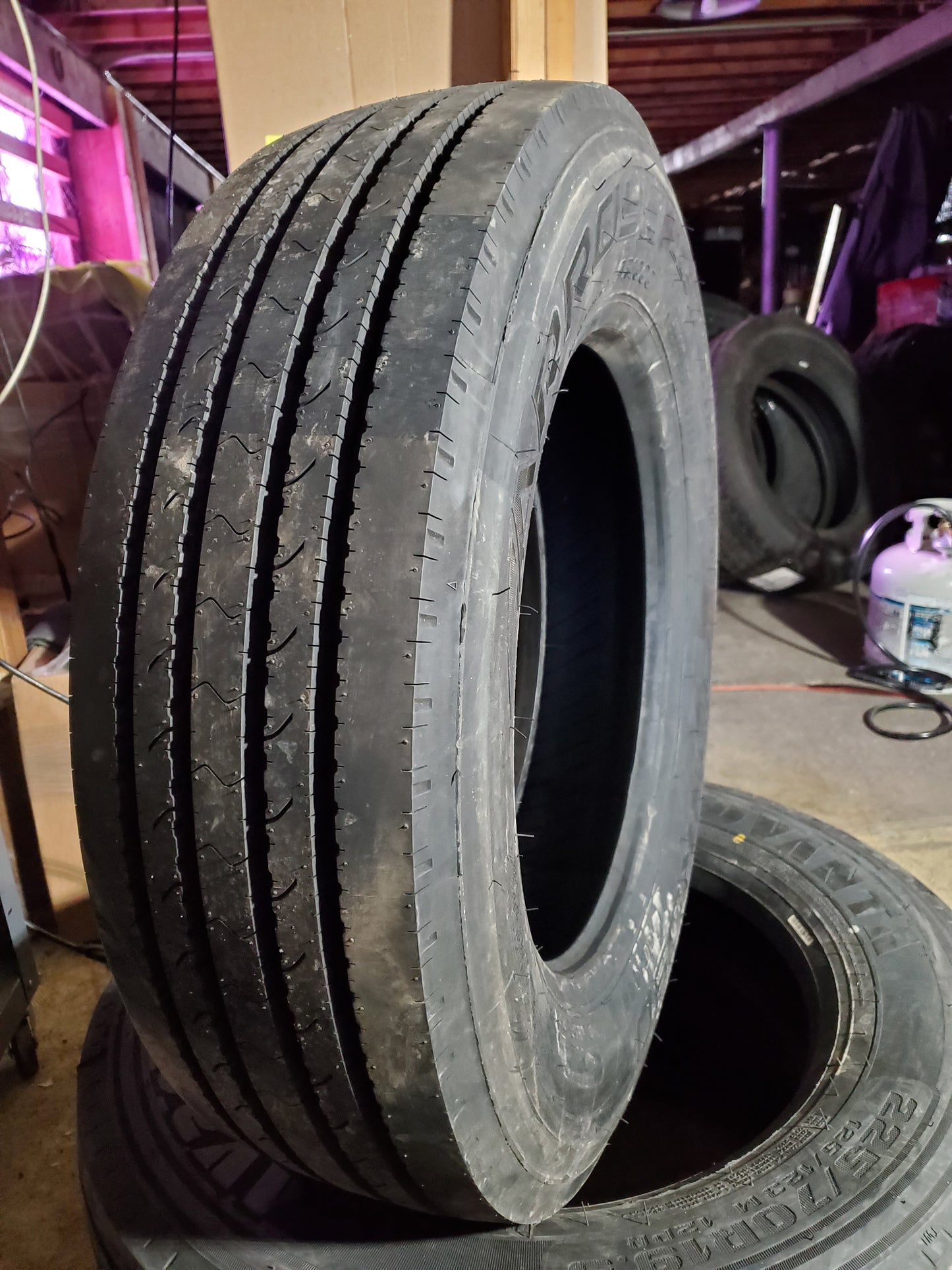 ARROYO AR1000 BSW LT 225 70 19.5 129/128M 16PLY COMMERCIAL TIRE A1K008