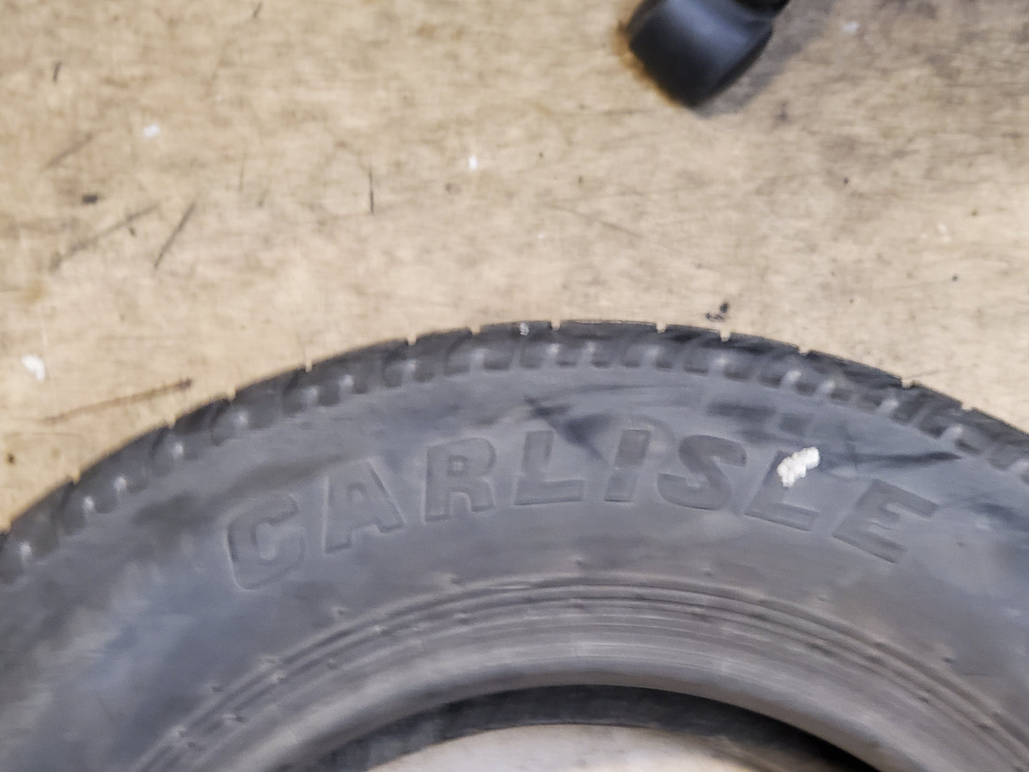 USED 10/32’’ CARLISLE SPORT TRAIL BSW 205 75 15 6PLY TRAILER TIRE 5193381