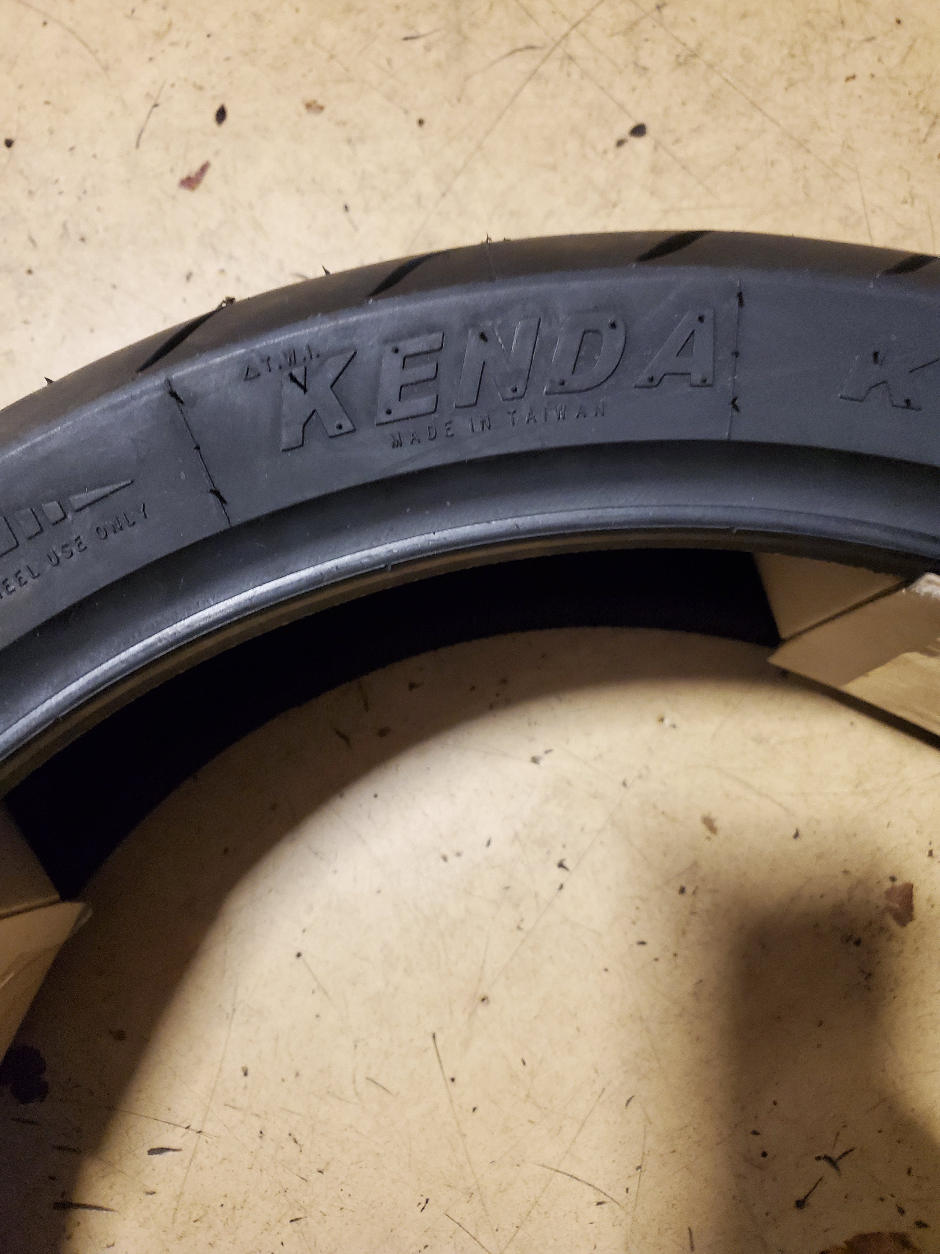 KENDA KM1 ST ROAD BSW 160 60 17 69W REAR MOTORCYCLE TIRE 040016017B1