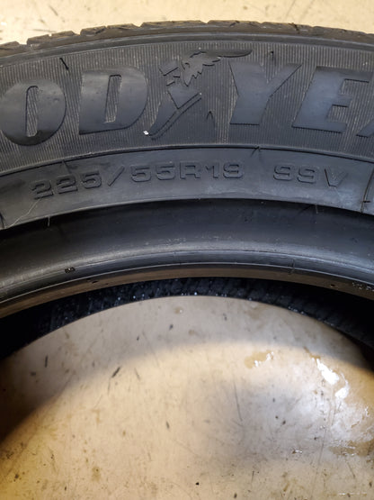 USED 8.5/32” GOODYEAR EFFICIENT GRIP PERFORMANCE SUV P 225 55 19 99V NA1570833