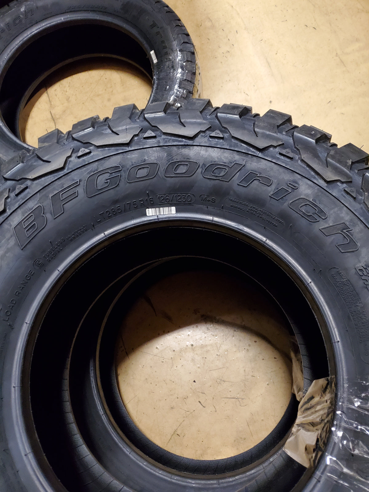 2 BFGOODRICH MUD TERRAIN T/A KM3 BSW LT 285 75 16 126/123Q 10PLY MUD TIRE 25217