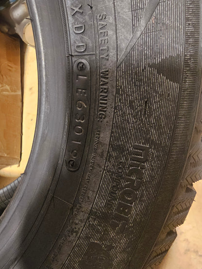 2 NOS TOYO OBSERVE GSI-5 P  235 60 17 102T SL WINTER TIRES  130290