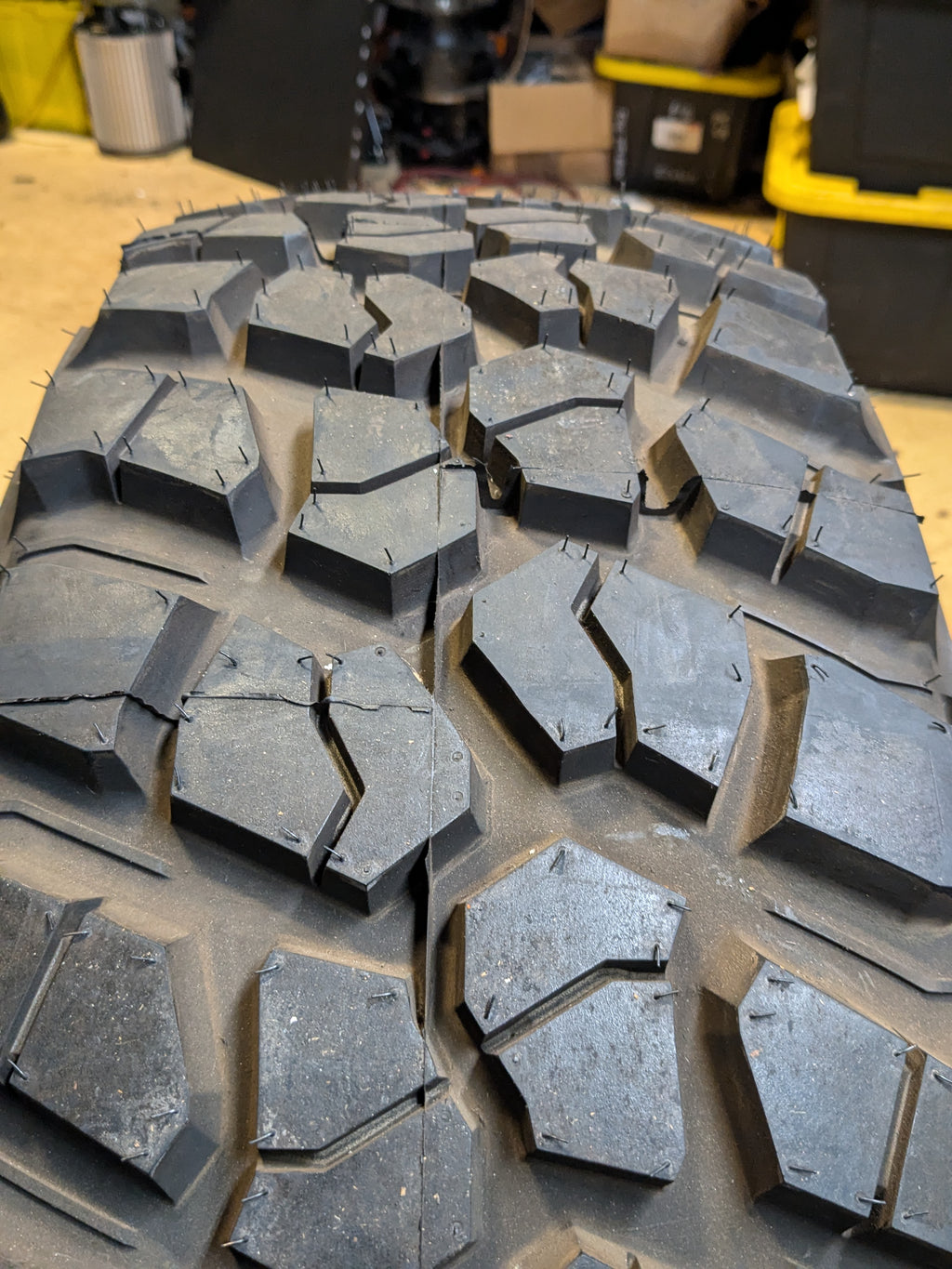 NOS BFGOODRICH MUD TERRAIN T/A KM2 RWL LT 35 12.5 17 121R LRD 8PLY TIRE 38371 MUD TERRAIN