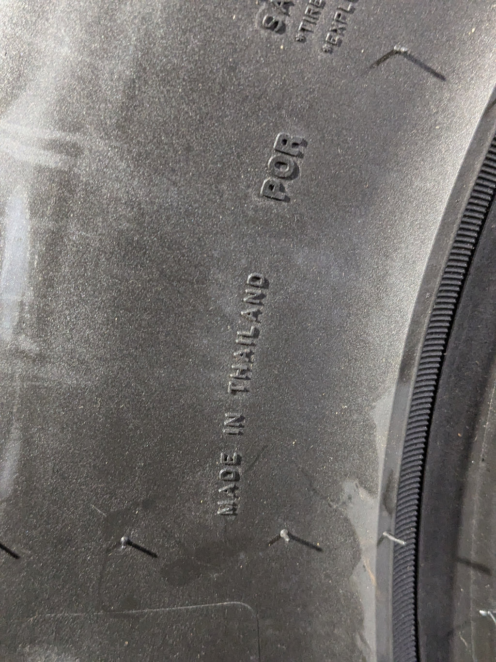 2 ROUGH COUNTRY OVERLANDER M/T LT 285 70 17 121/118Q LRE 10PLY MUD TIRE 97010123