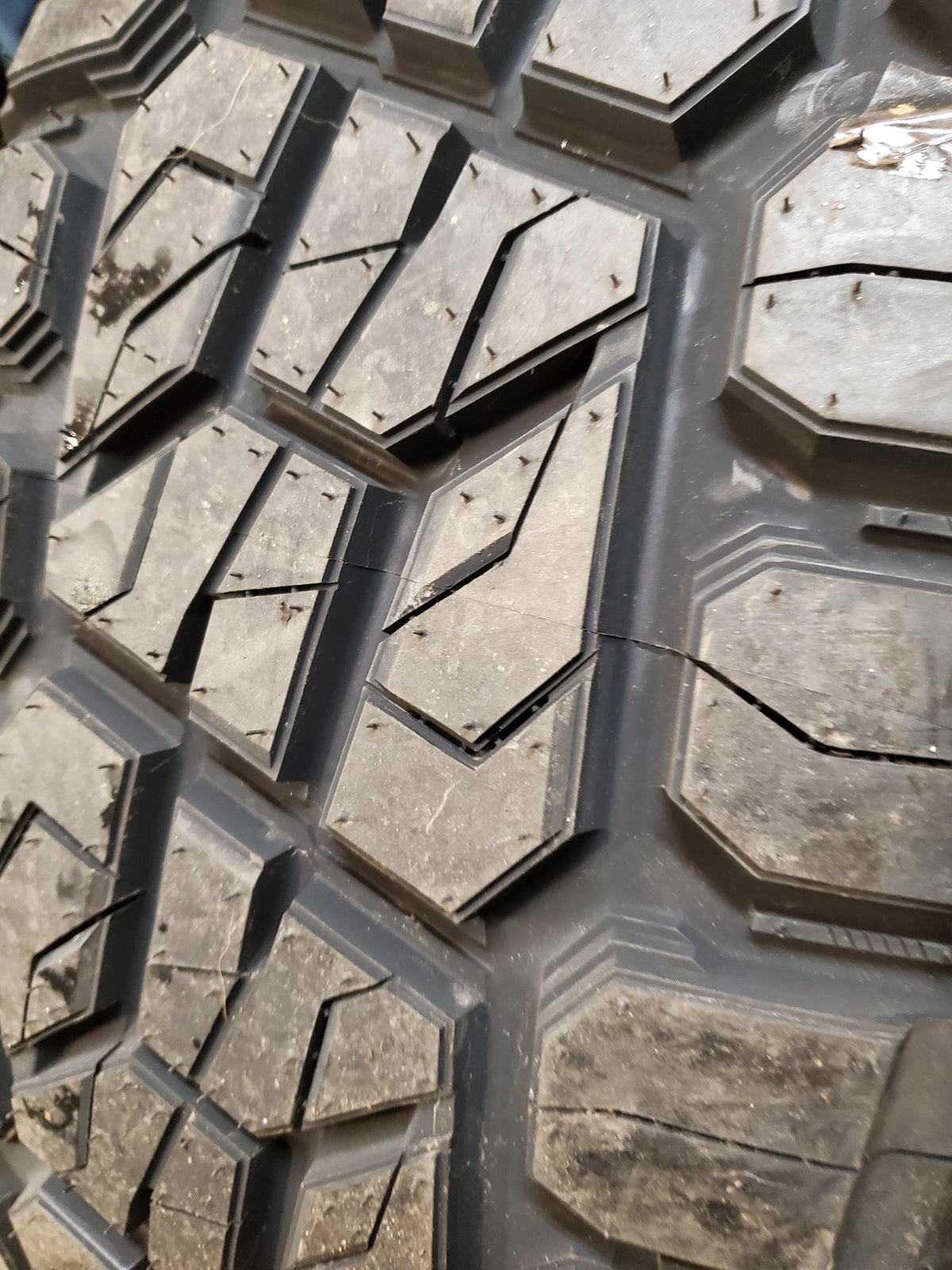 2 DELINTE DX-20 BANDIT X/T BSW LT 245 60 18 105V  RUGGED TERRAIN TIRE 841623133719