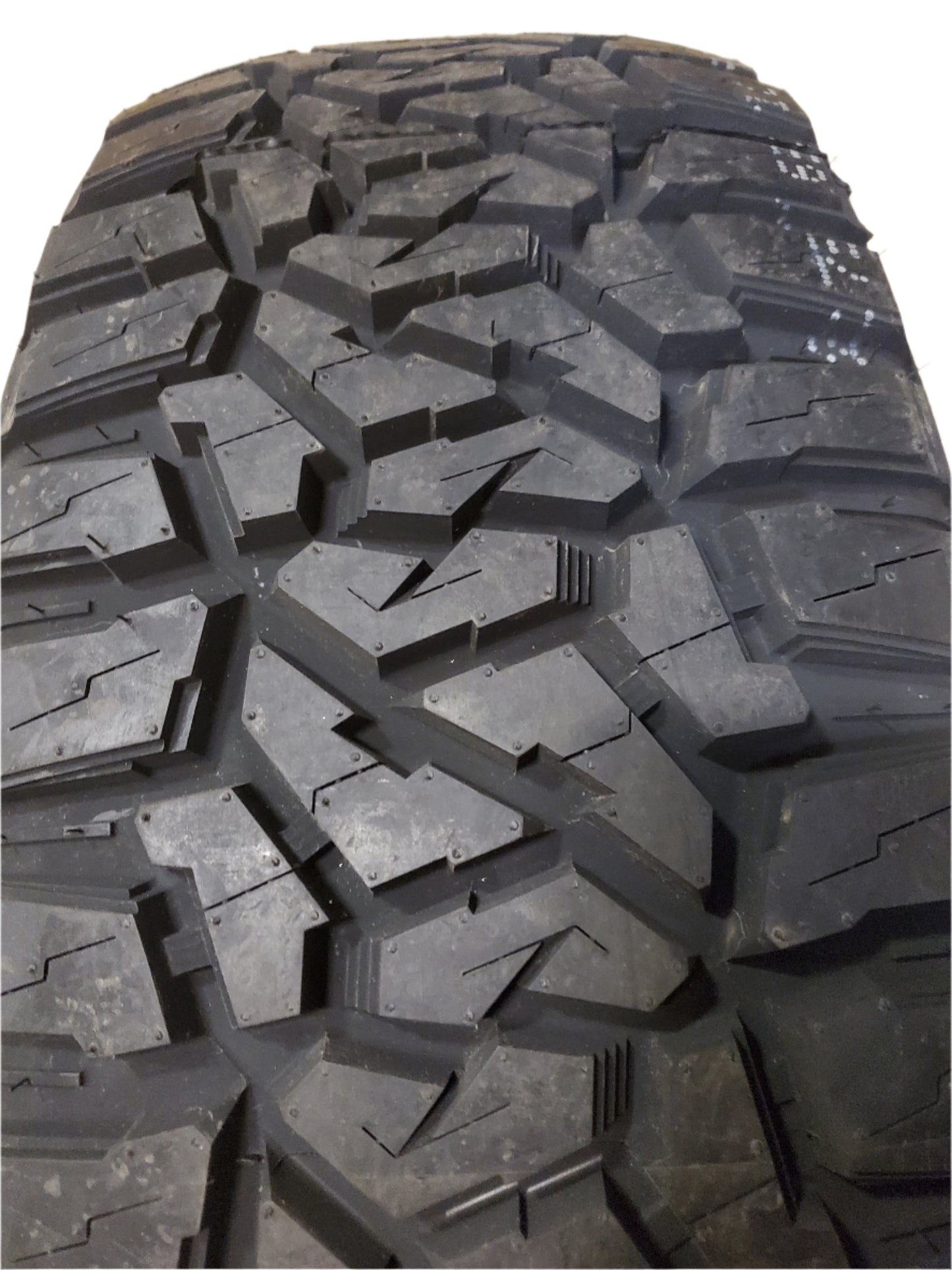 SUMMIT TRAIL CLIMBER RT BSW P 275 65 18 116T XL RUGGED TERRAIN TIRE 1600702