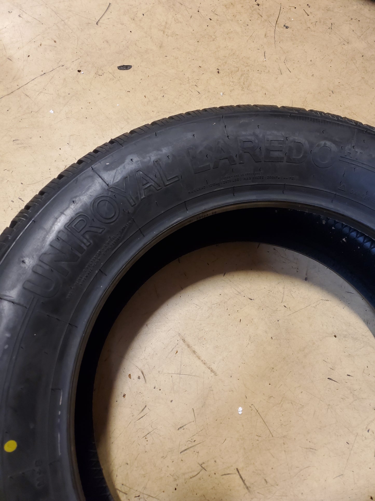 UNIROYAL LAREDO BSW P 275 60 20 115T ALL SEASON TIRE 84022