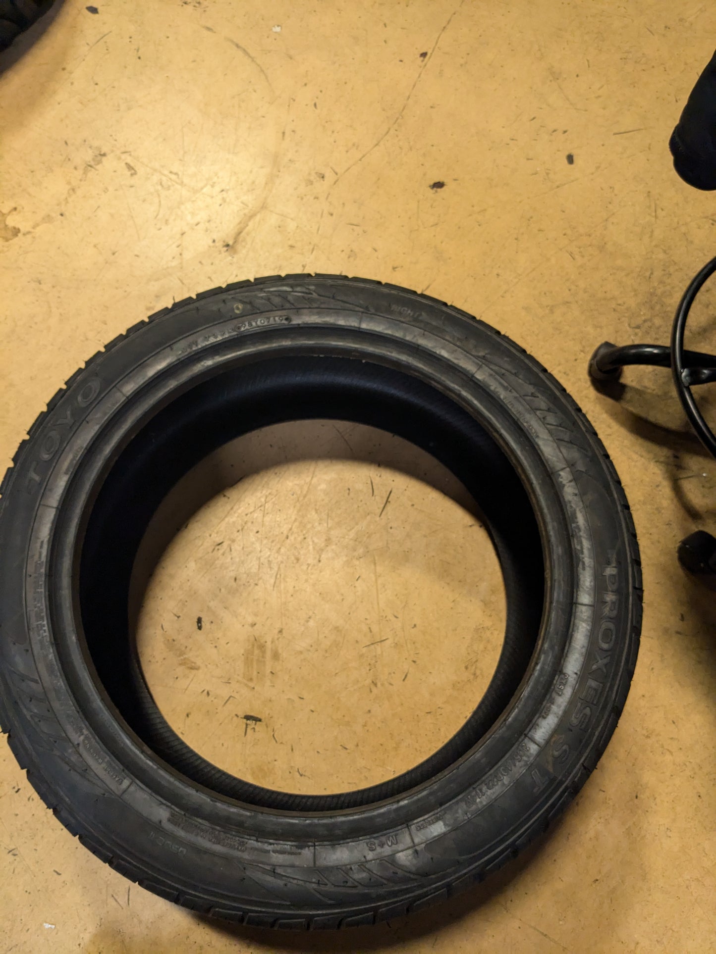 NOS TOYO PROXES S/T BSW P 305 40 22 114V ALL SEASON TIRE 242390