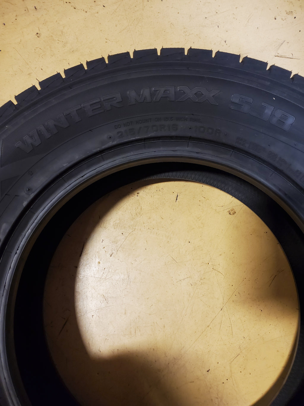 DUNLOP WINTER MAXX SJ8 BSW P 215 70 16 100R WINTER TIRE 290124101