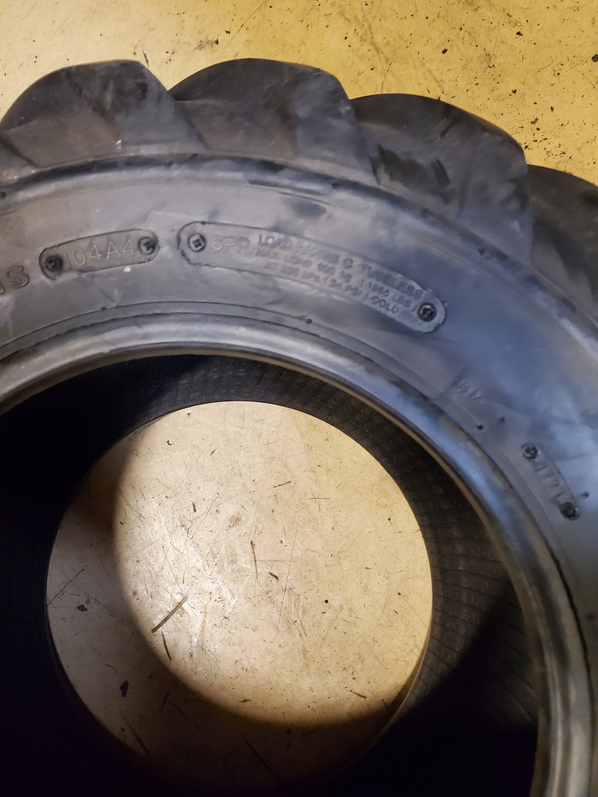 DEESTONE D405 104A4 BSW 26 12 12 6PLY LAWN TIRE DS5252